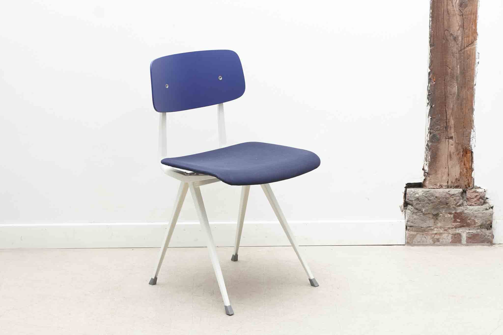 Chaise Friso Kramer "Result" tapissée et blanc