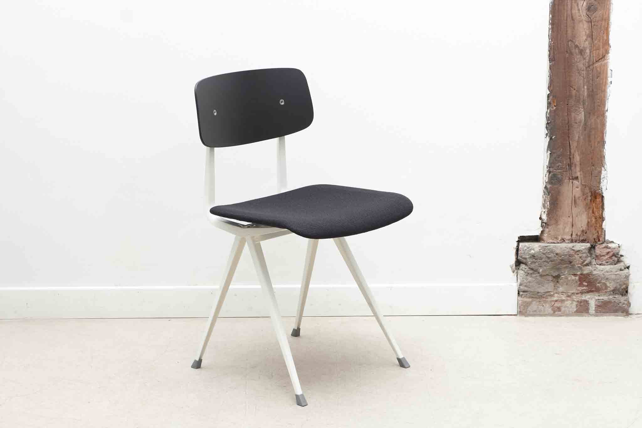 Chaise Friso Kramer "Result" tapissée et blanc