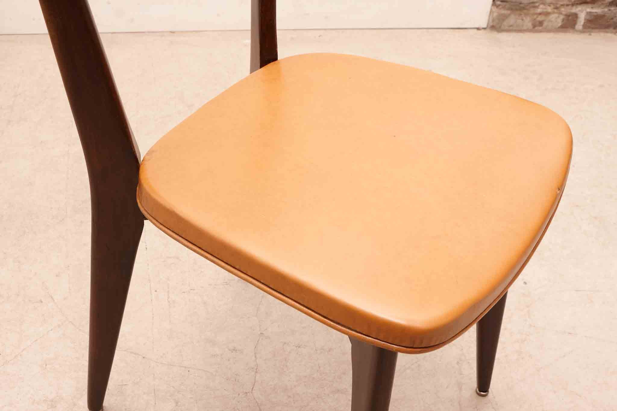 Chaise bistrot en skaï fauve et chêne foncé