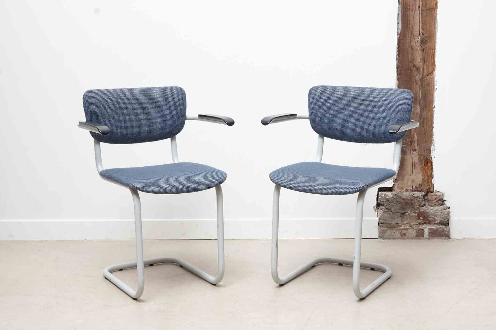 Pagholz S-shaped chair