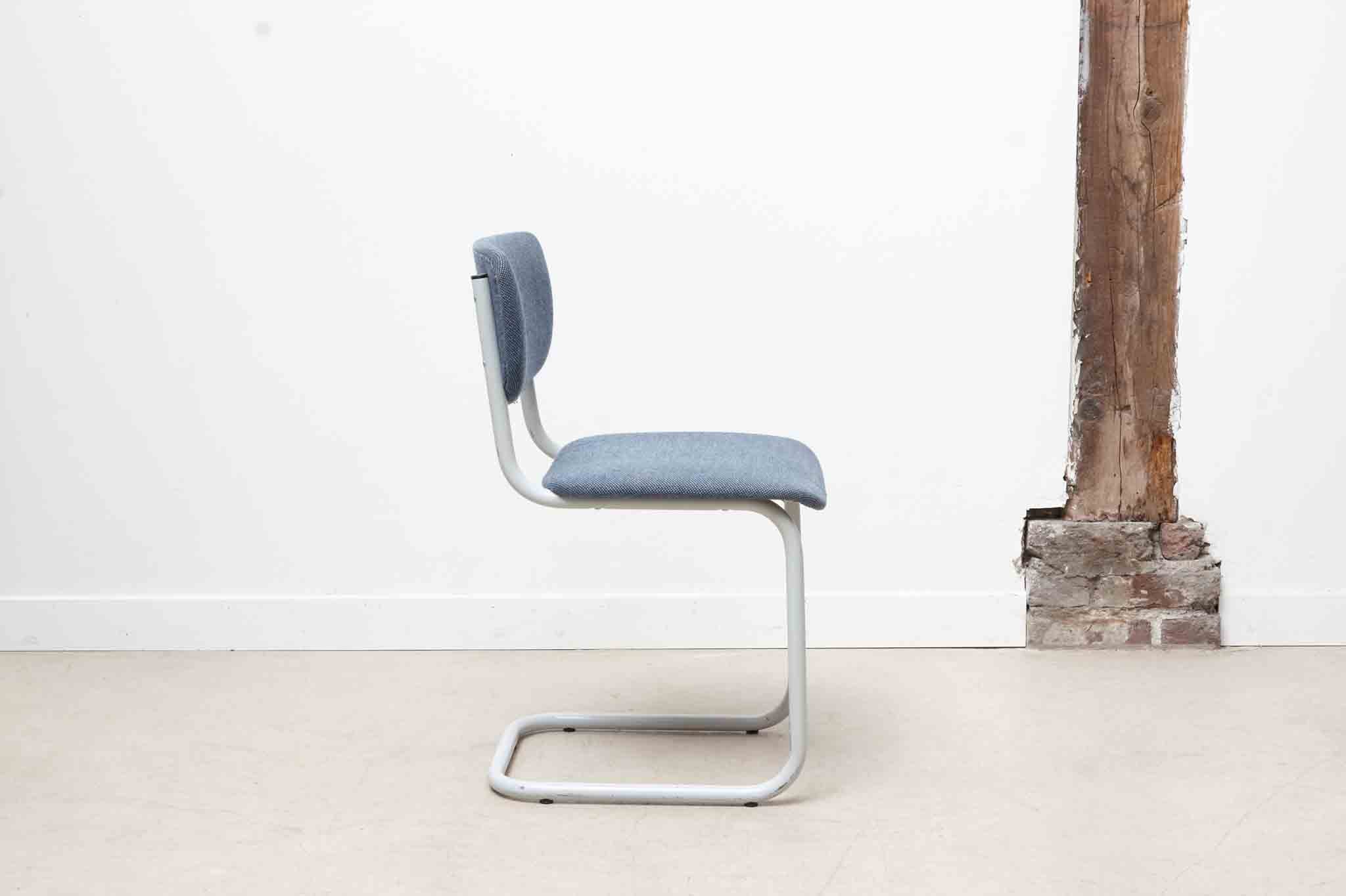 Pagholz S-shaped chair