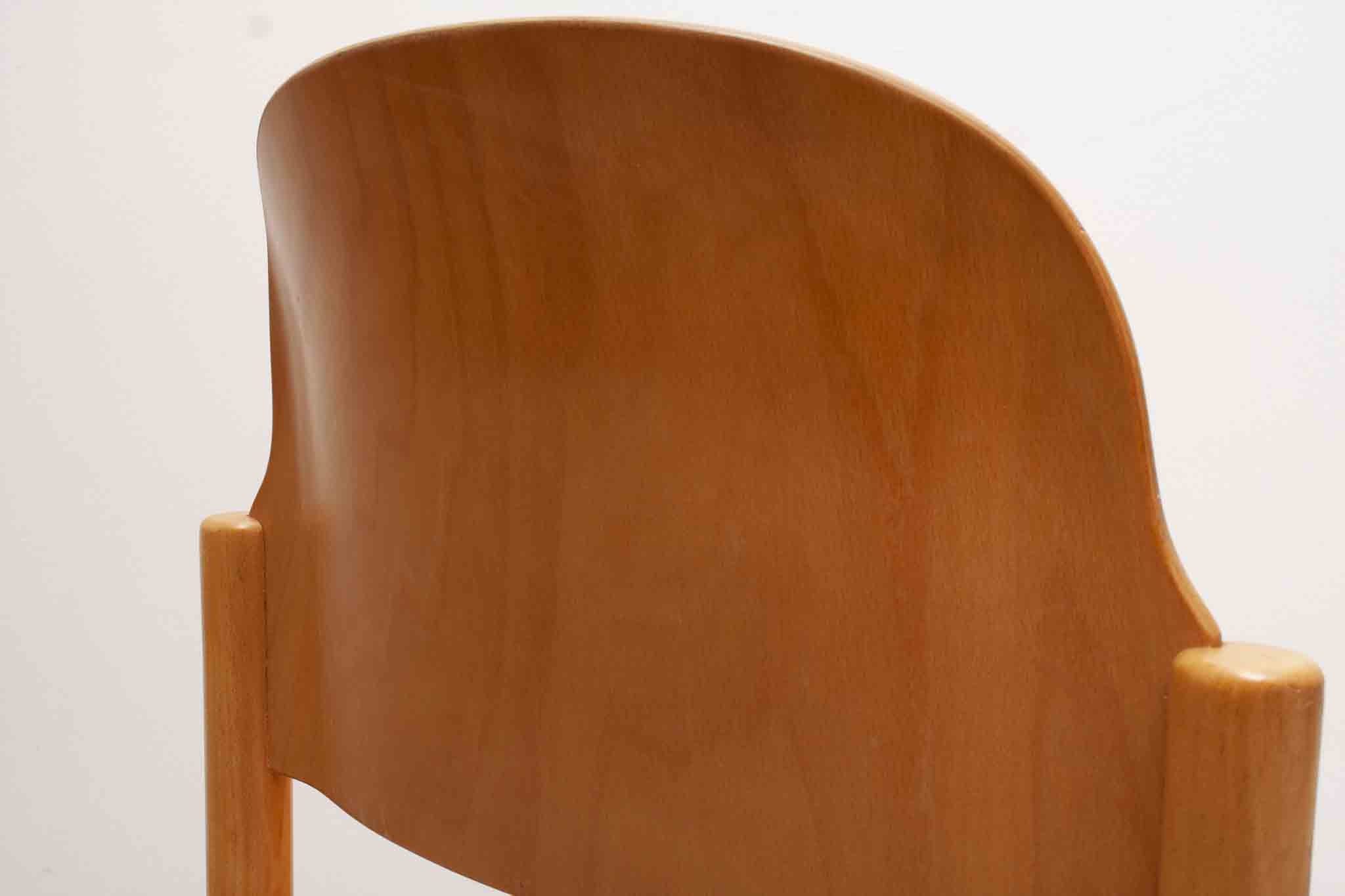 Chaise style scandinave en bois clair courbé