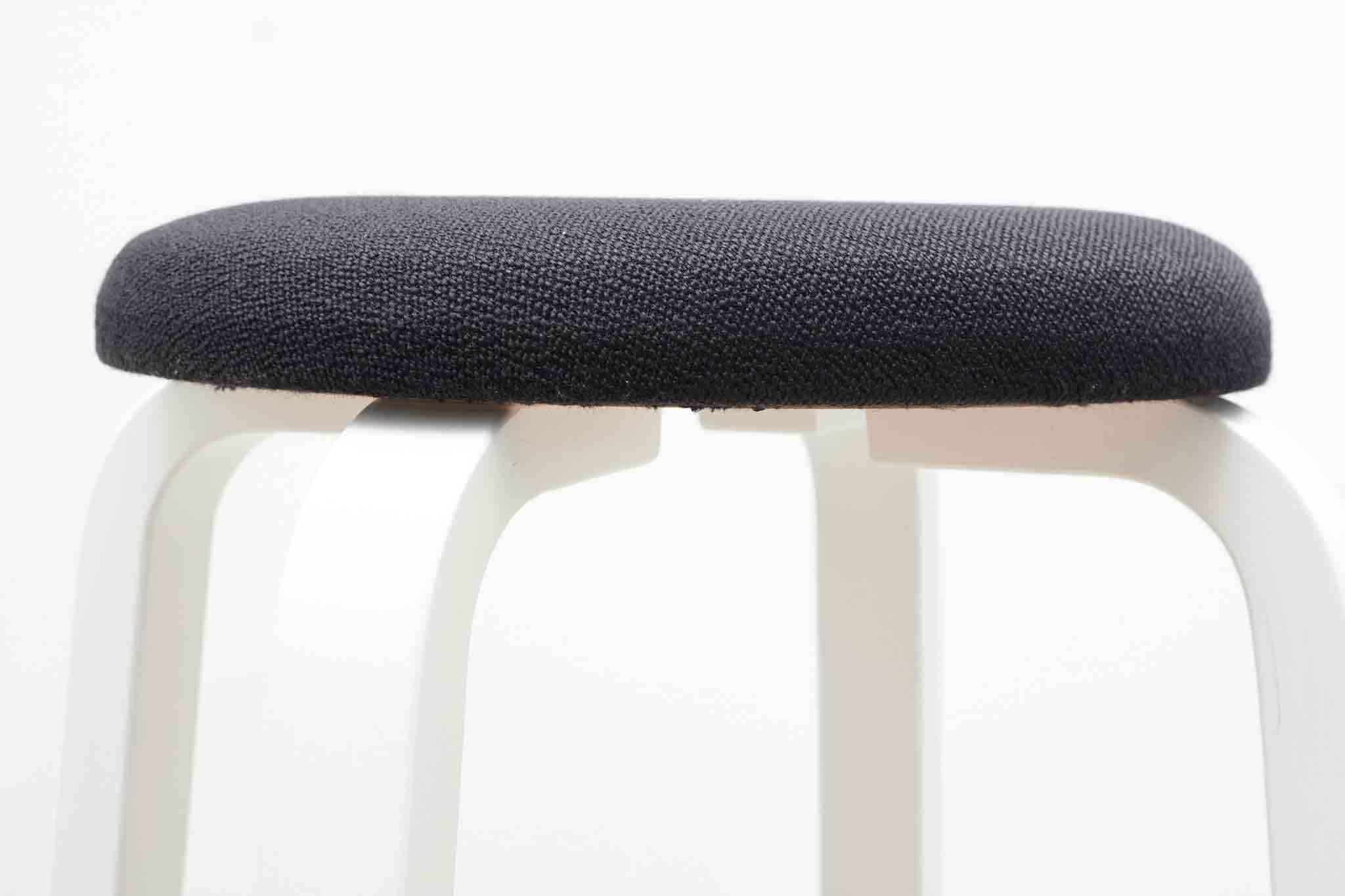 Tabouret Alvar Aalto 64 pour Artek