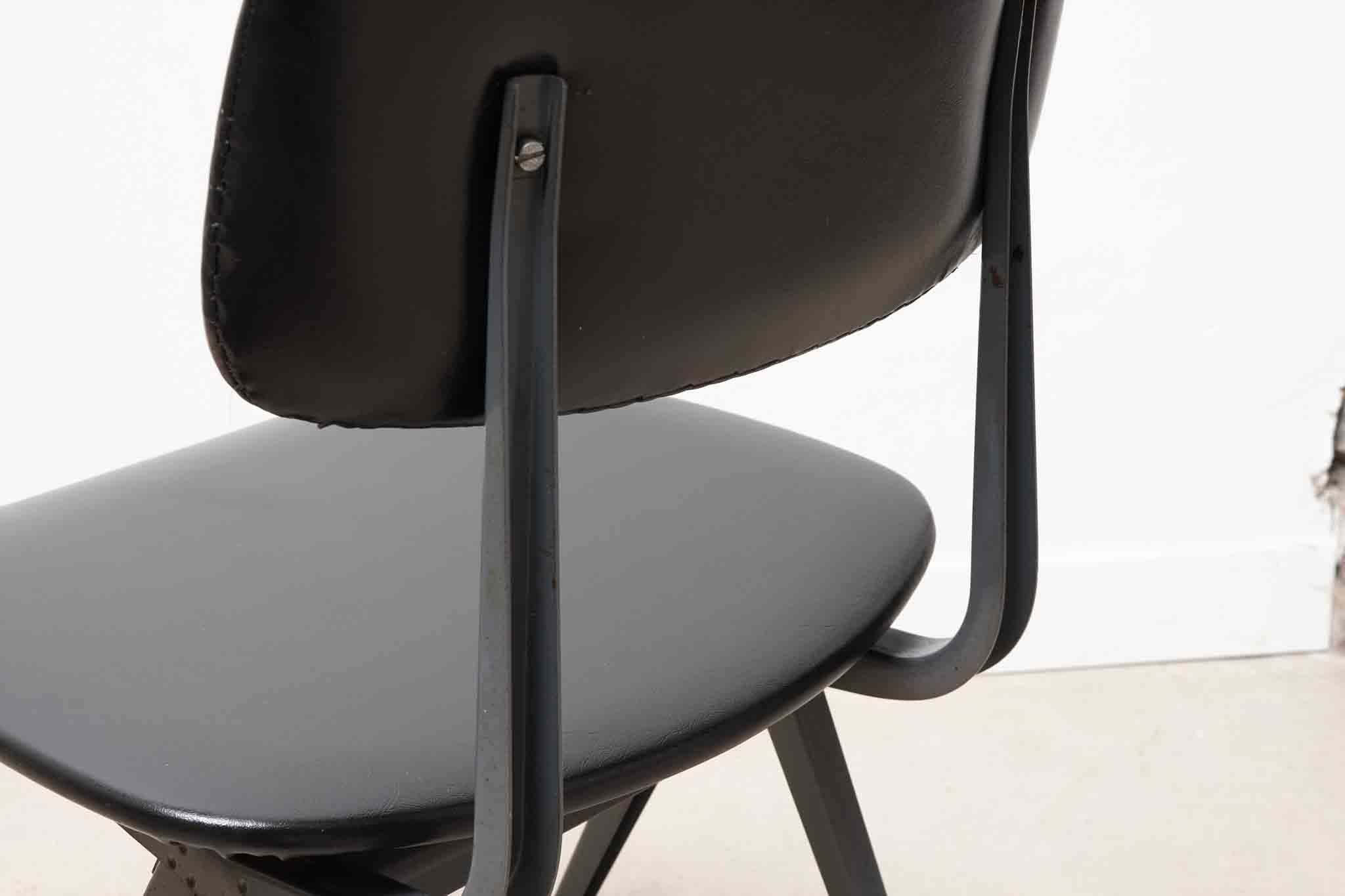 Chair "Result" Friso Kramer burgundy faux leather