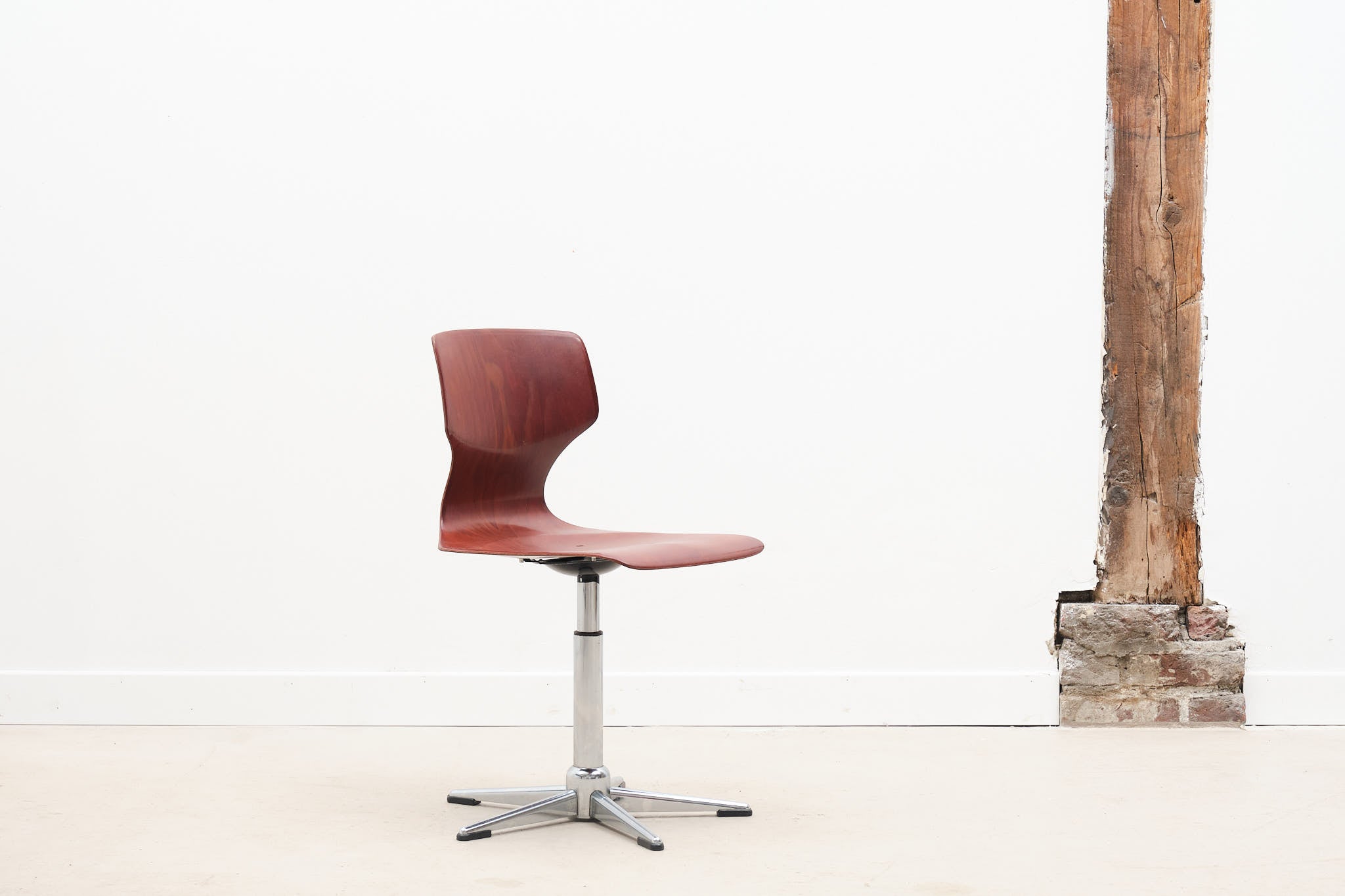 Mahogany / chrome adjustable workshop chair