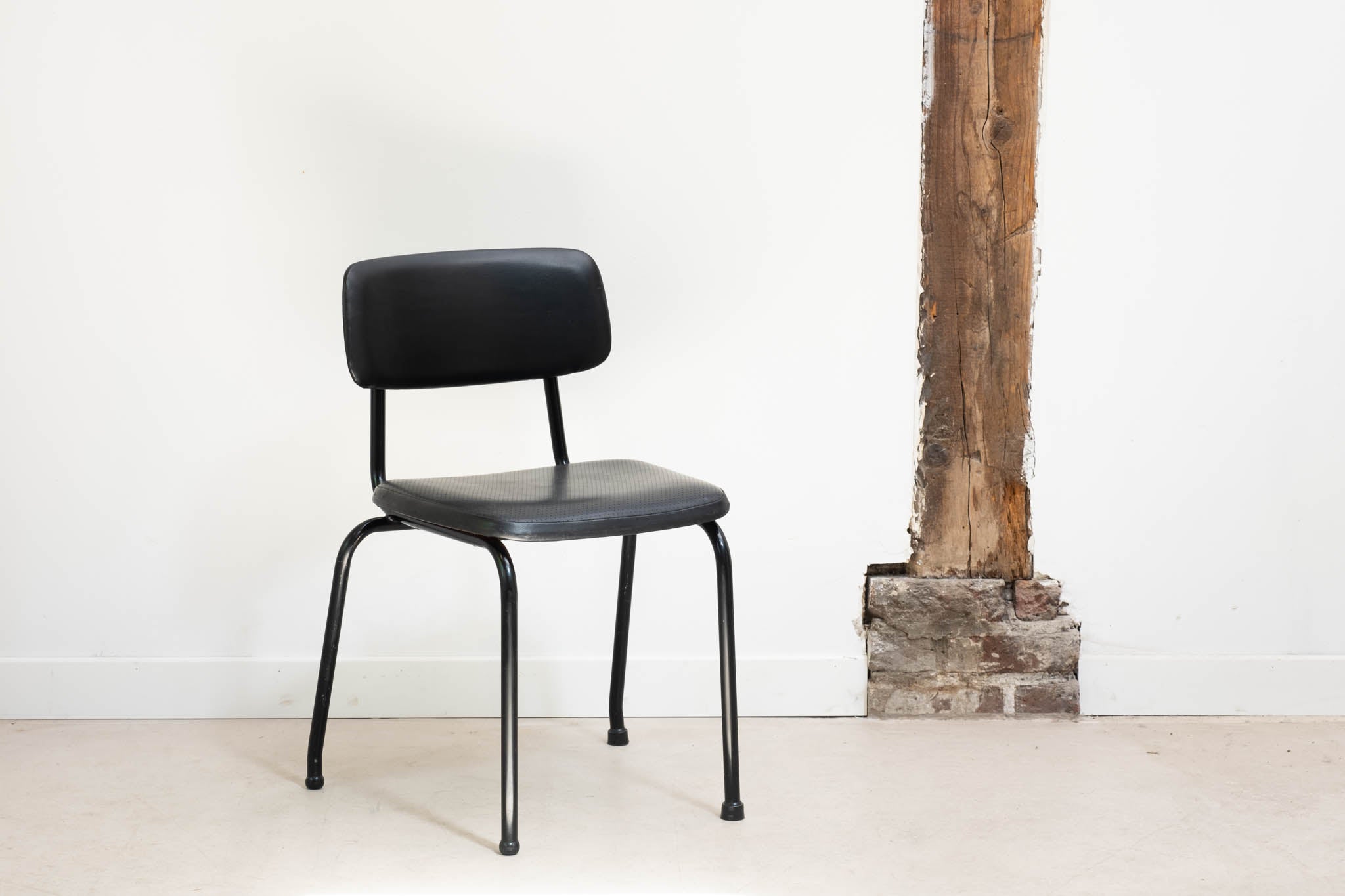 Ahrend chairs skai black