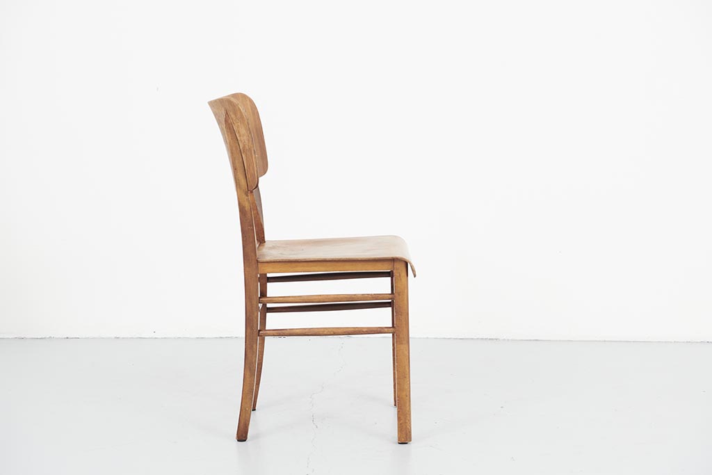 Wooden bistro chair with heart backrest