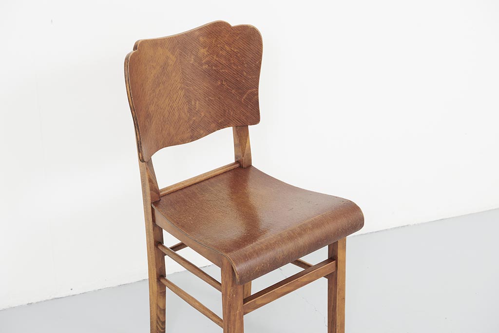 Wooden bistro chair with heart backrest