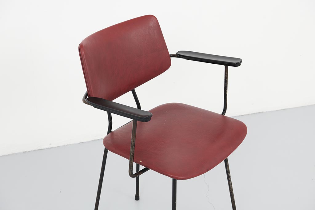 Burgundy imitation leather Kembo chair with armrests