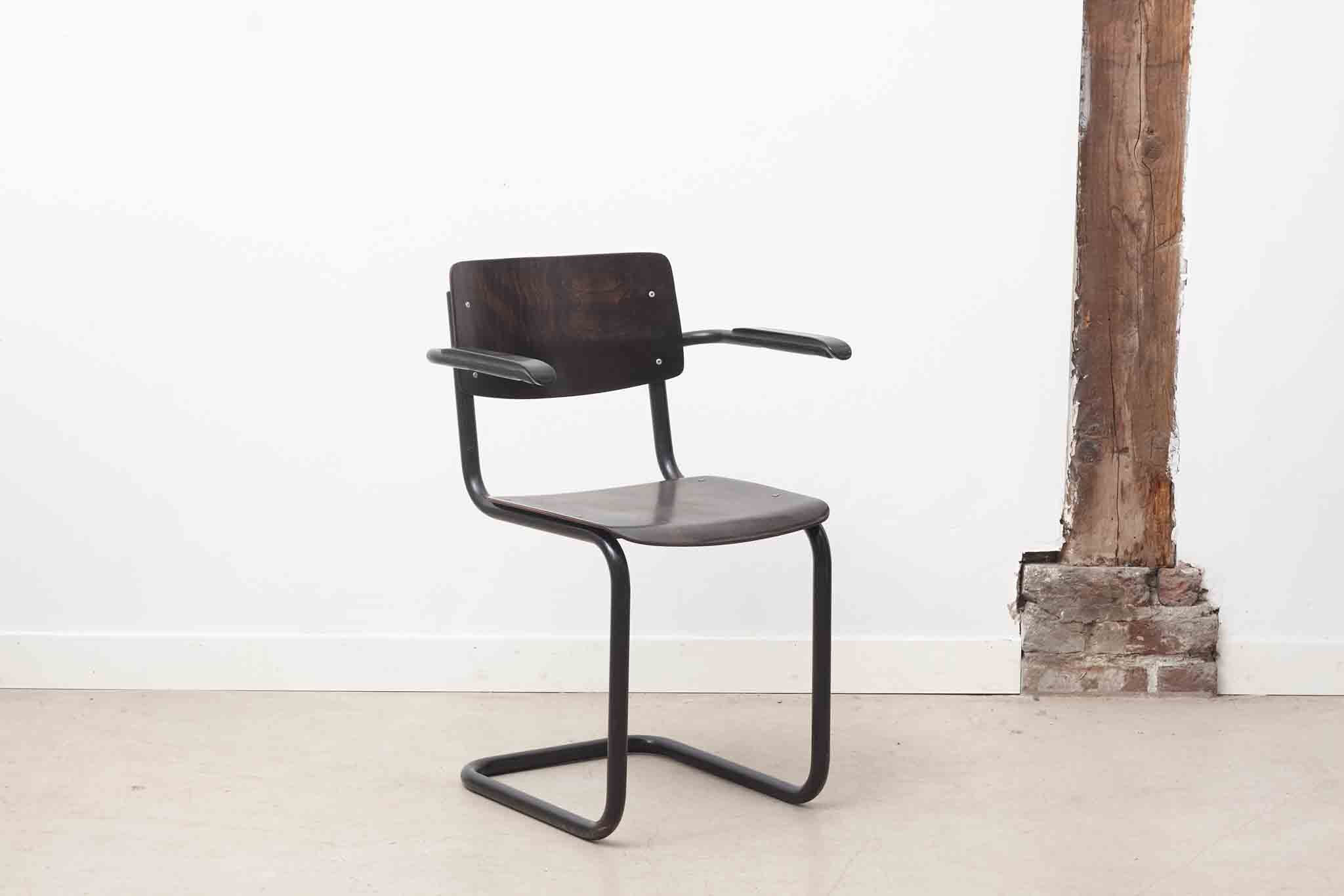 Pagholz S-shaped chair