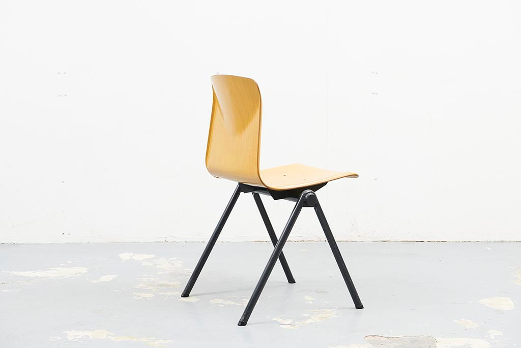 Galvanitas S30 chair colored