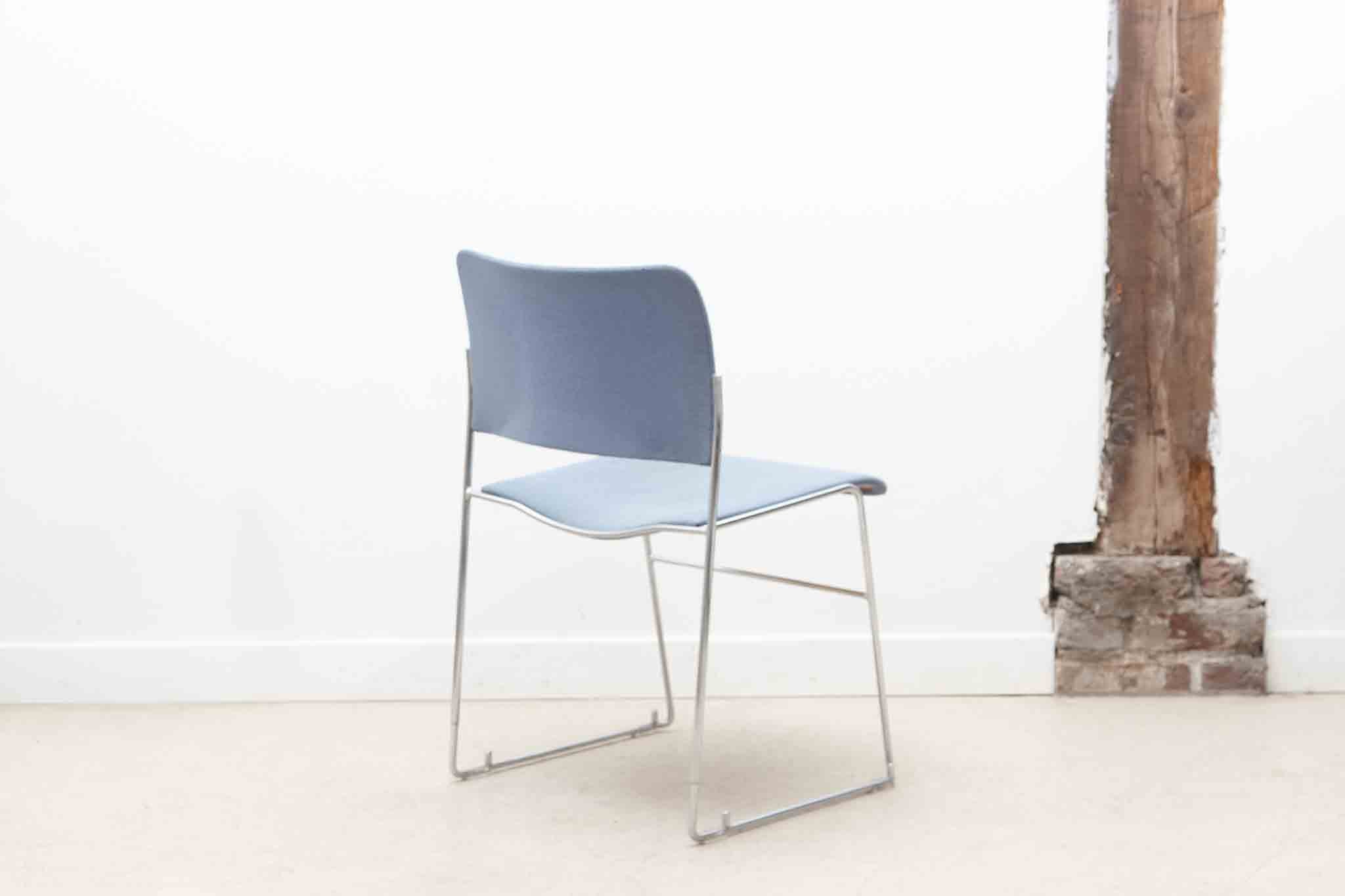 Chaise Howe 4/40 bleue par David Rowland