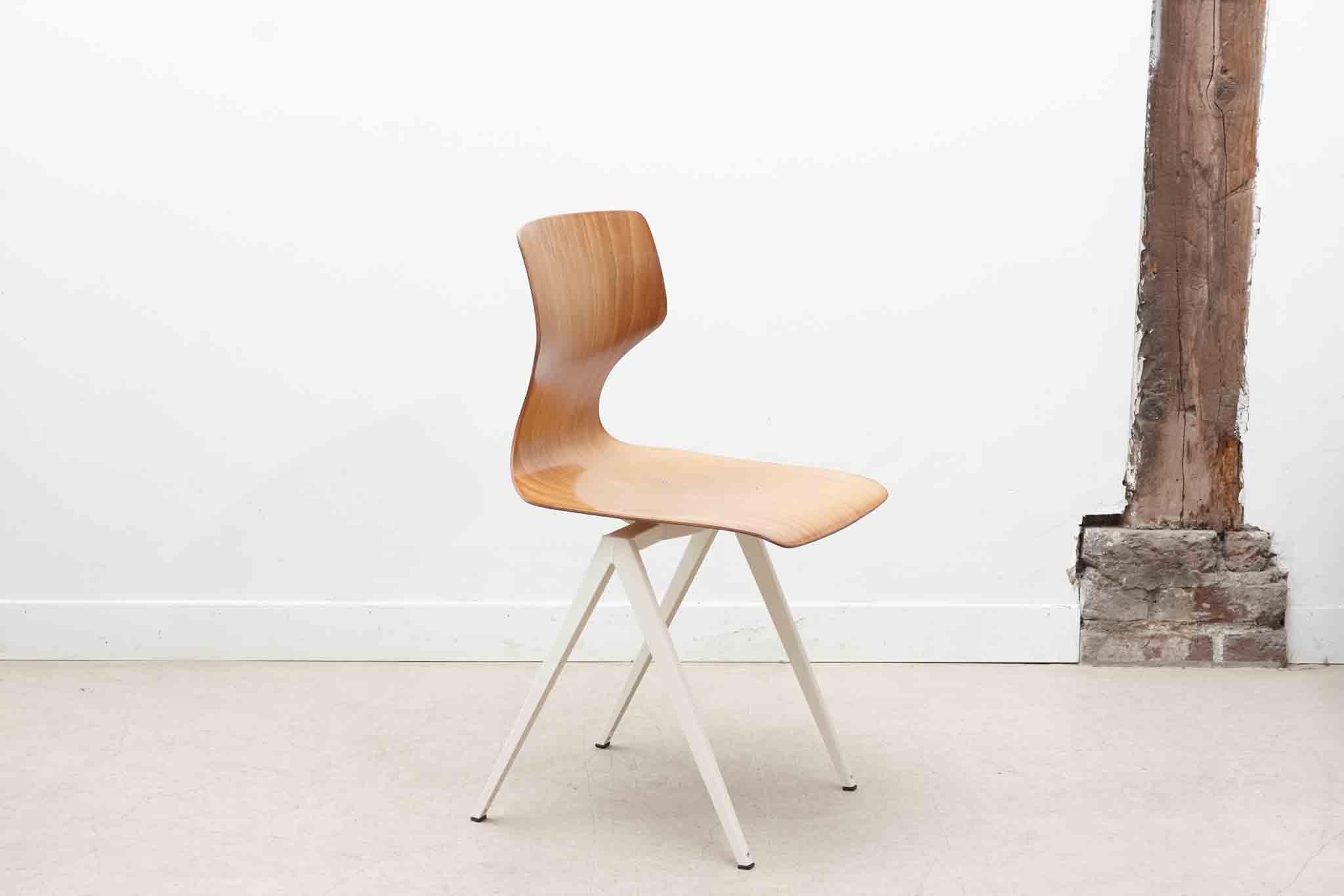 Chaise Galvanitas S19 réédition coque cintrée vintage hêtre