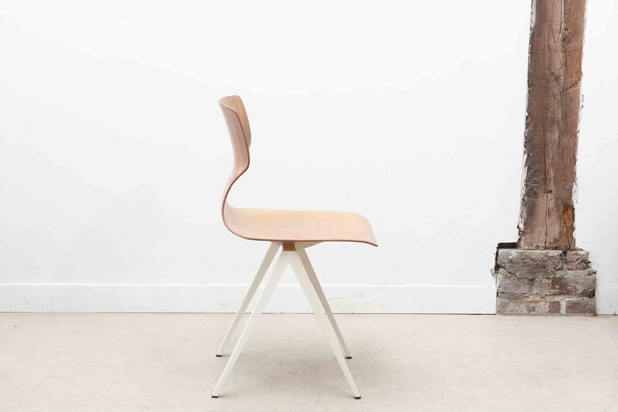 Chaise Galvanitas S19 réédition coque cintrée vintage hêtre