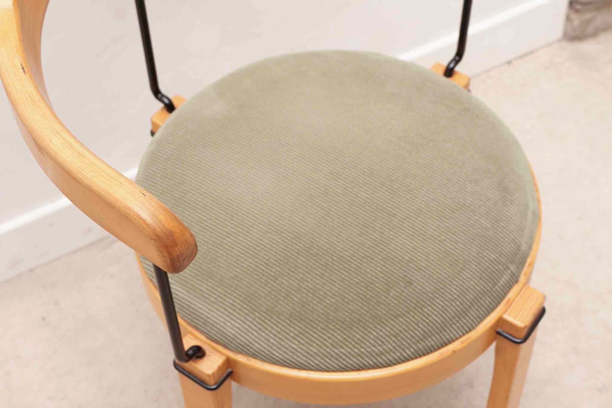 Chaise vintage  style Bruno Rey Horn tapissée de velours vert