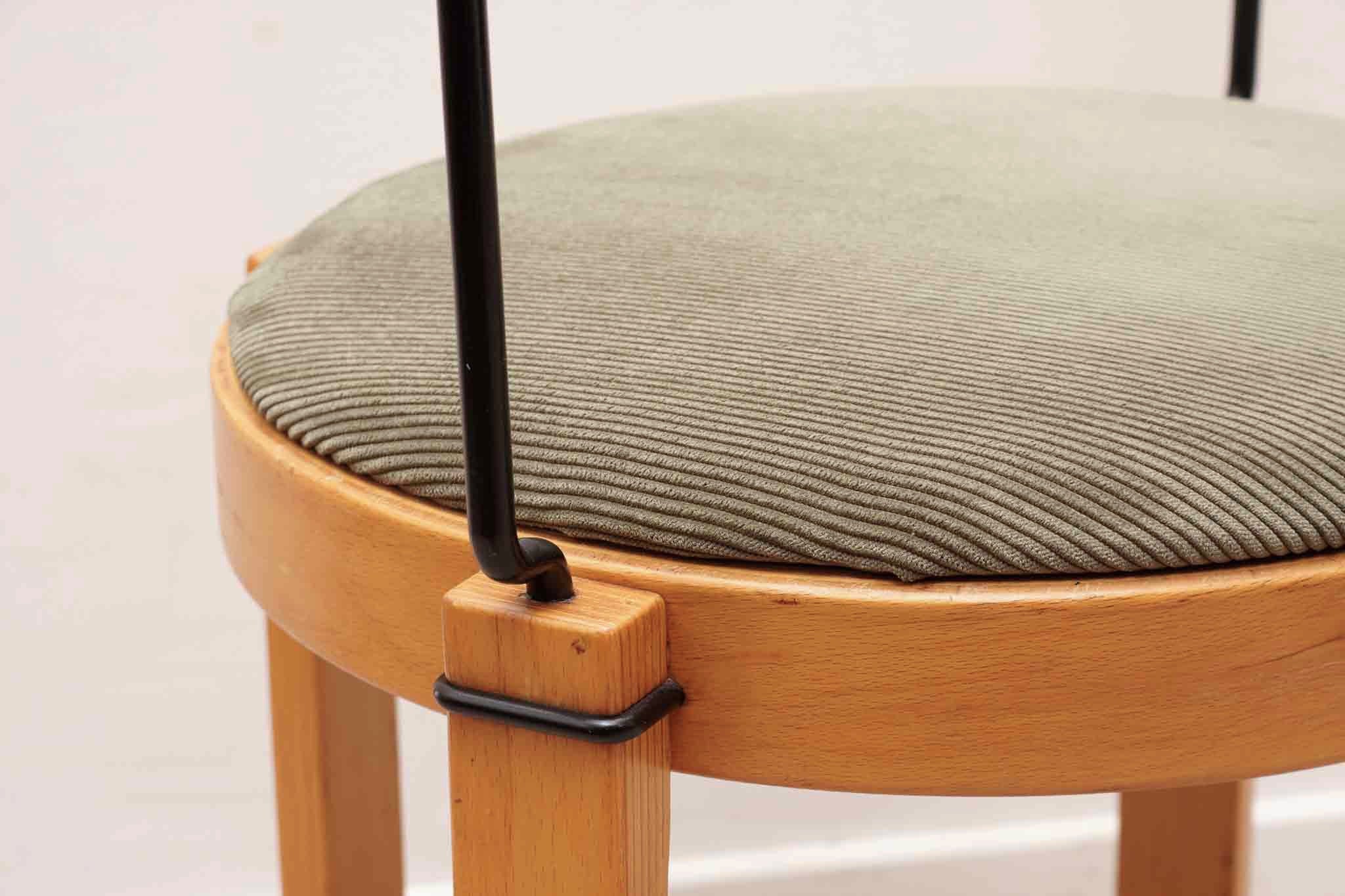 Chaise vintage  style Bruno Rey Horn tapissée de velours vert