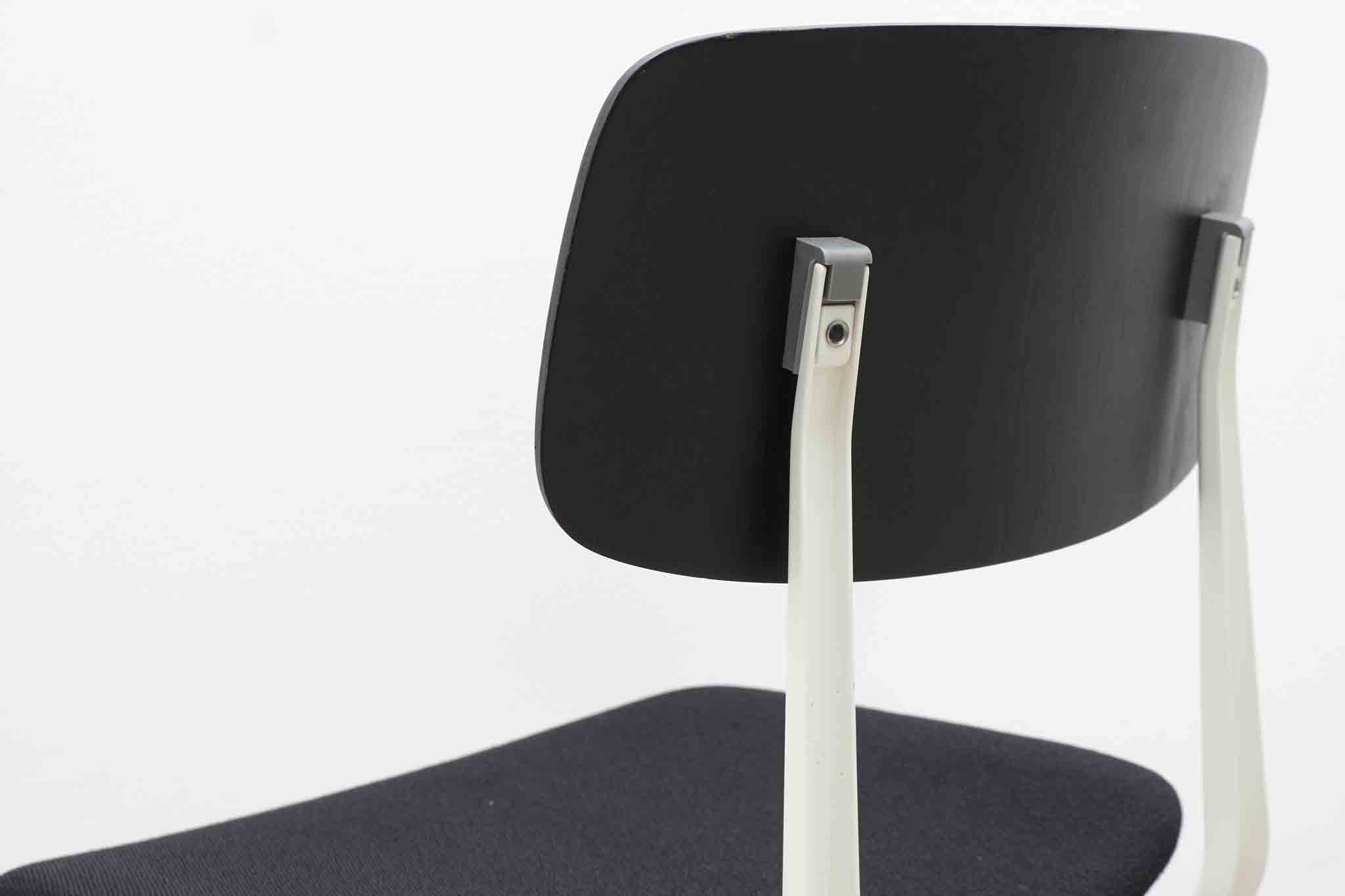 Chaise  Friso Kramer "Result" tapissée et blanc