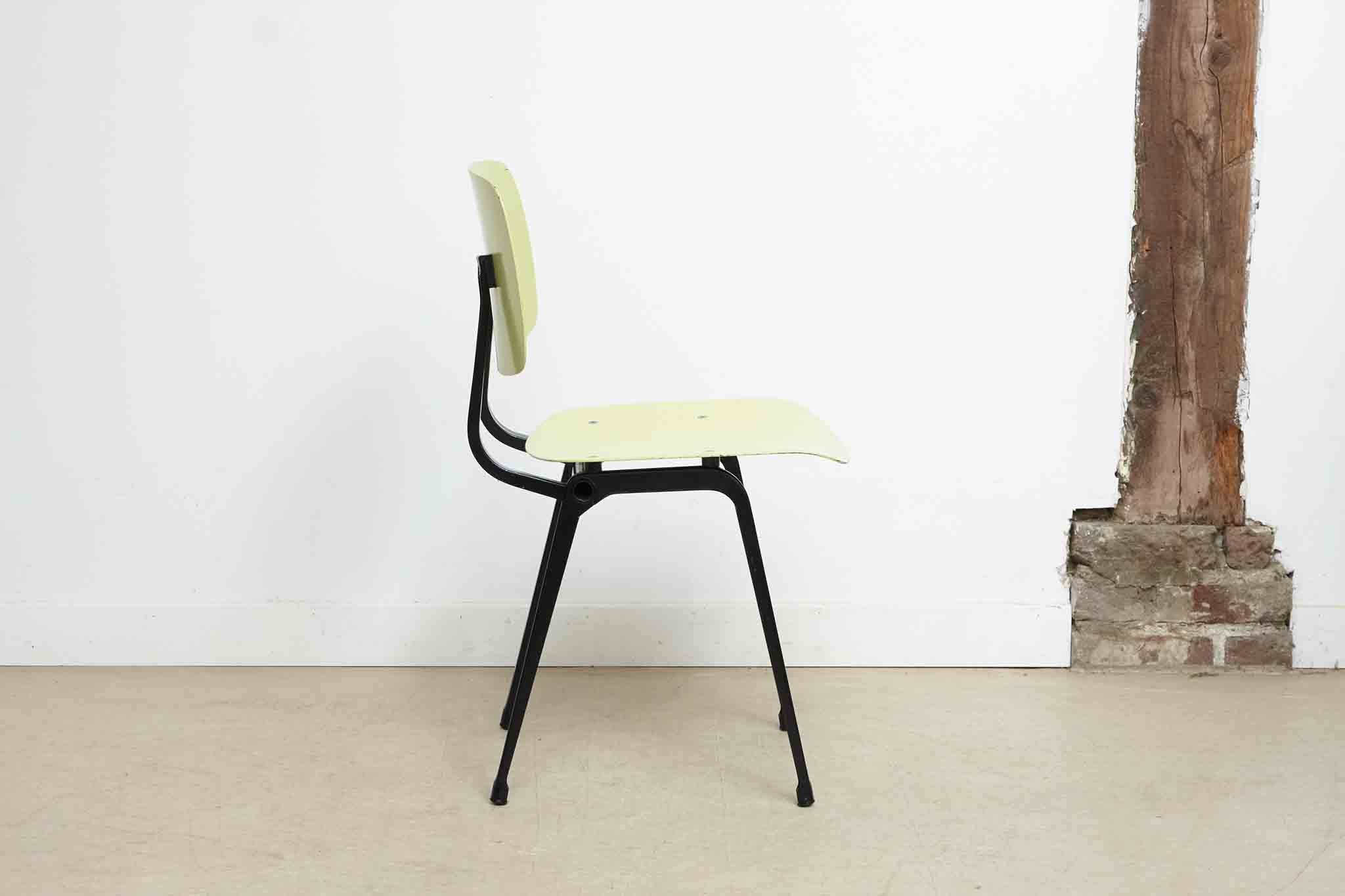 Chaise Friso Kramer Revolt jaune et noir