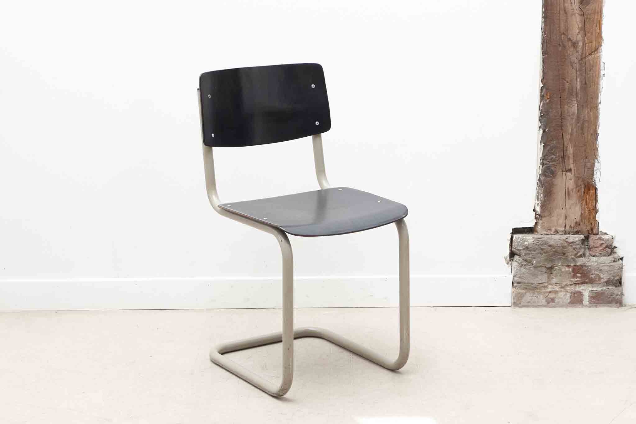 Pagholz S-shaped chair