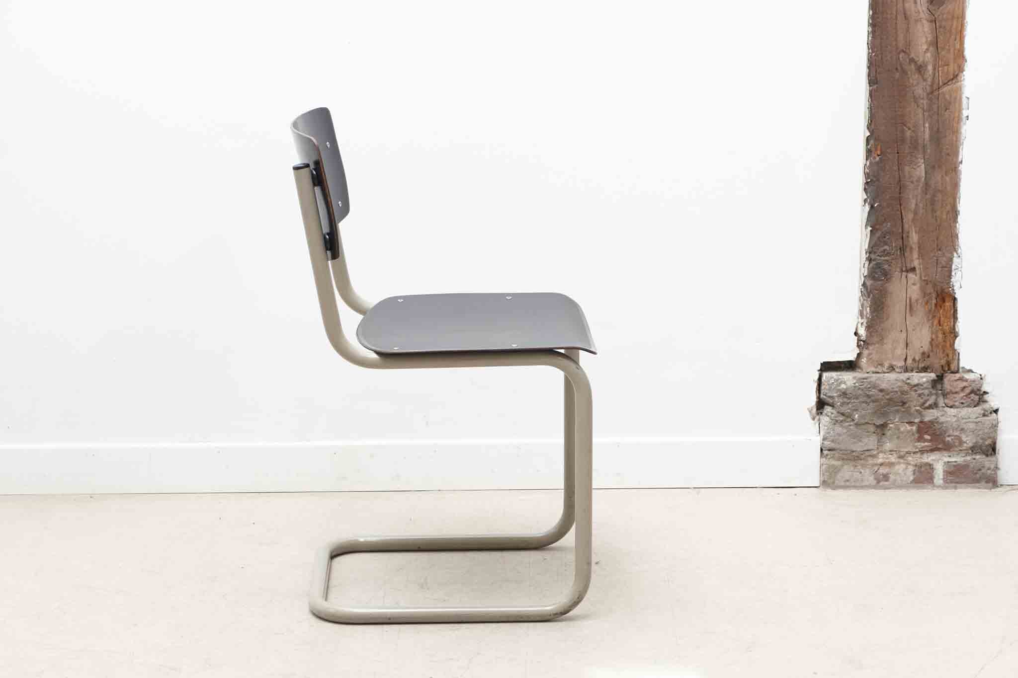 Pagholz S-shaped chair