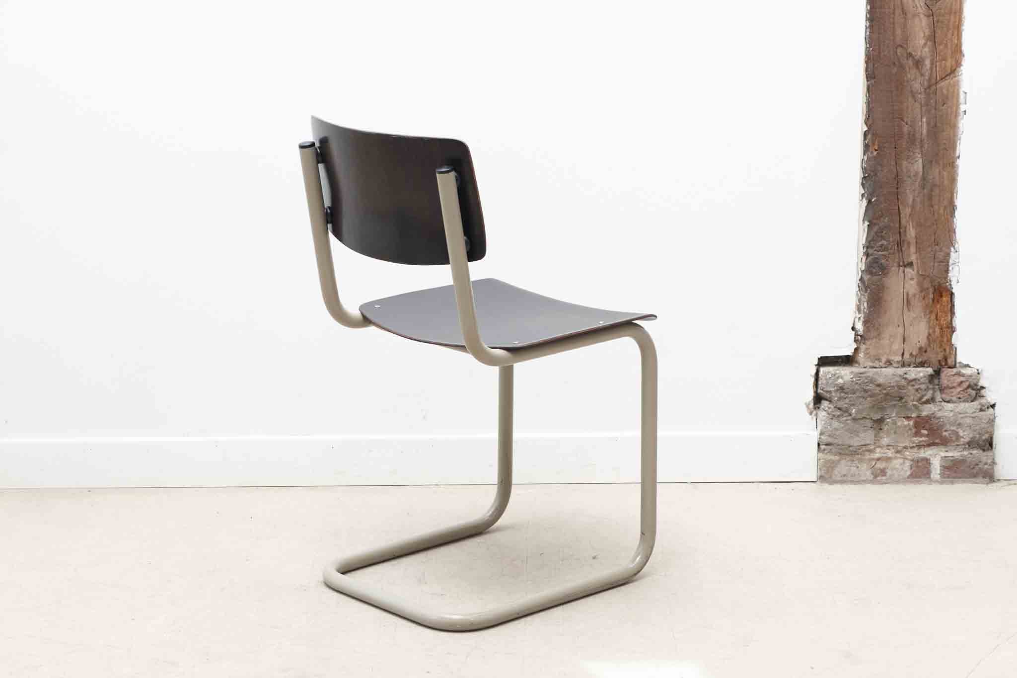 Pagholz S-shaped chair