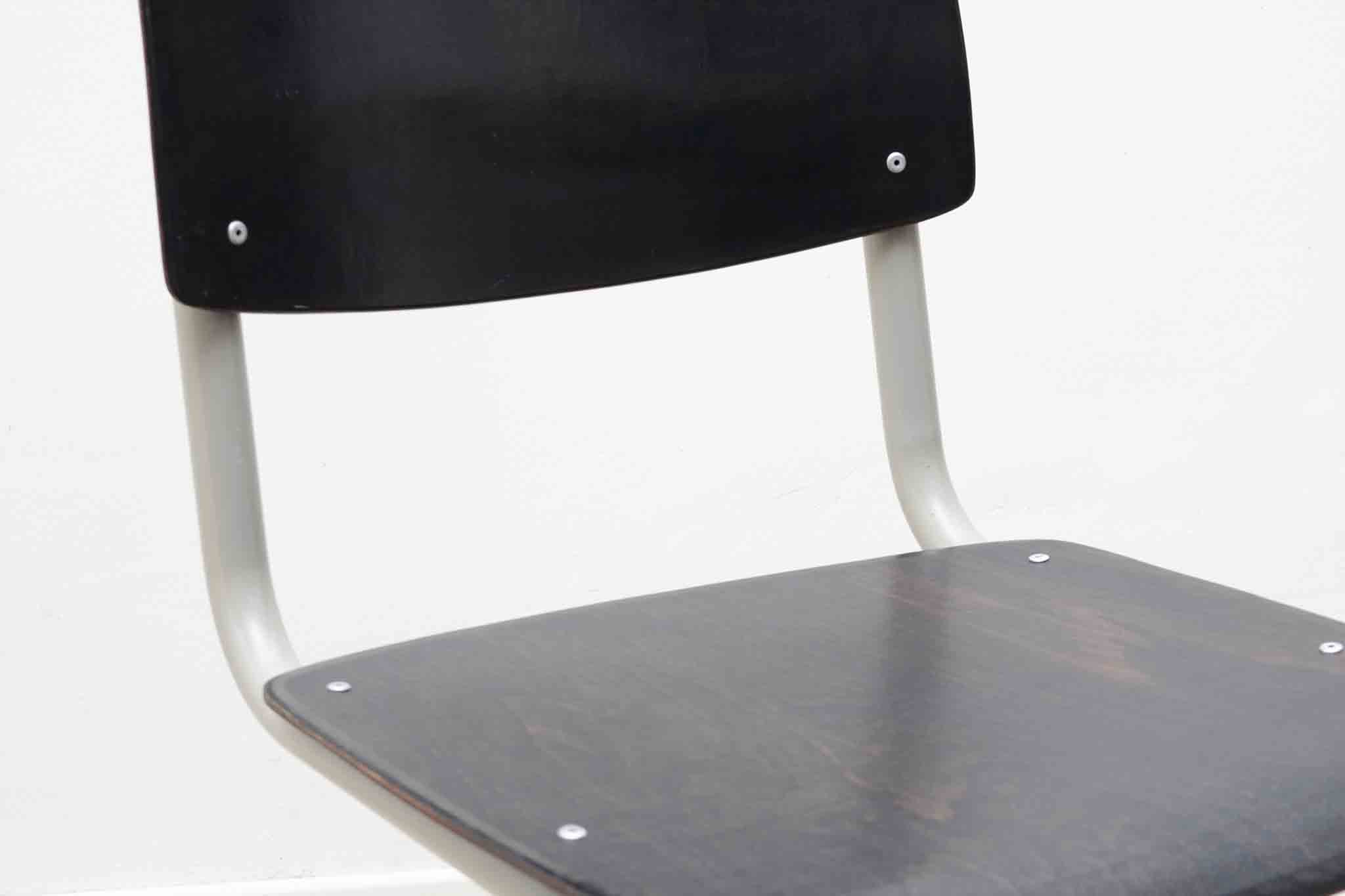 Pagholz S-shaped chair