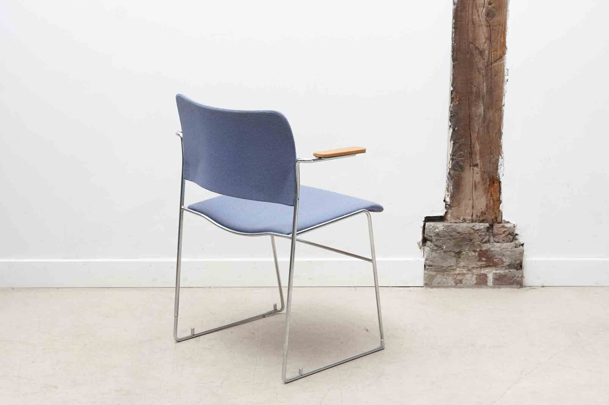 Chaise Howe 4/40 bleue par David Rowland