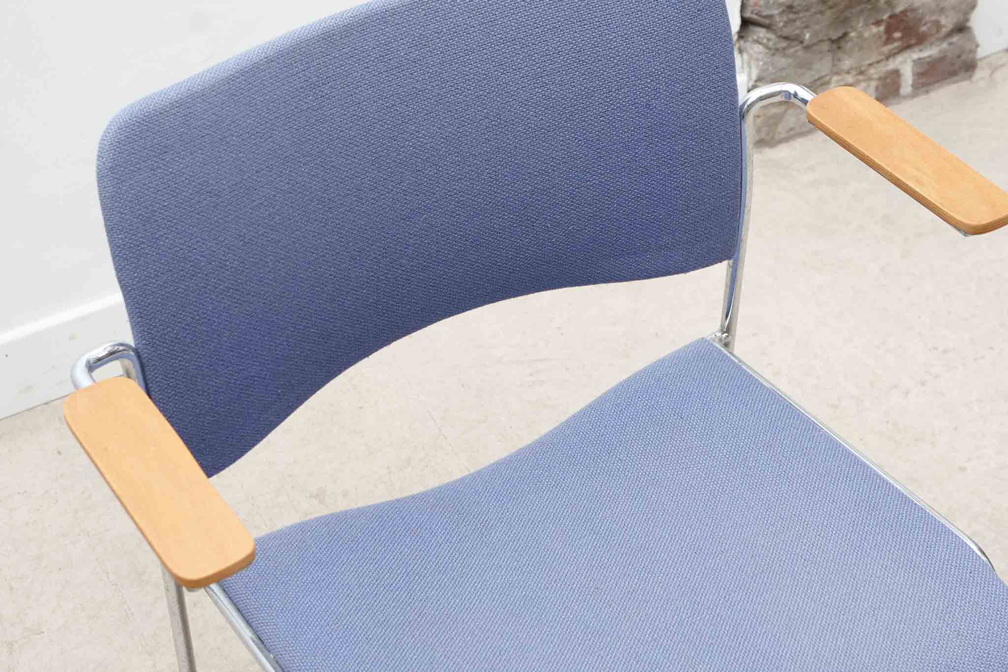 Chaise Howe 4/40 bleue par David Rowland