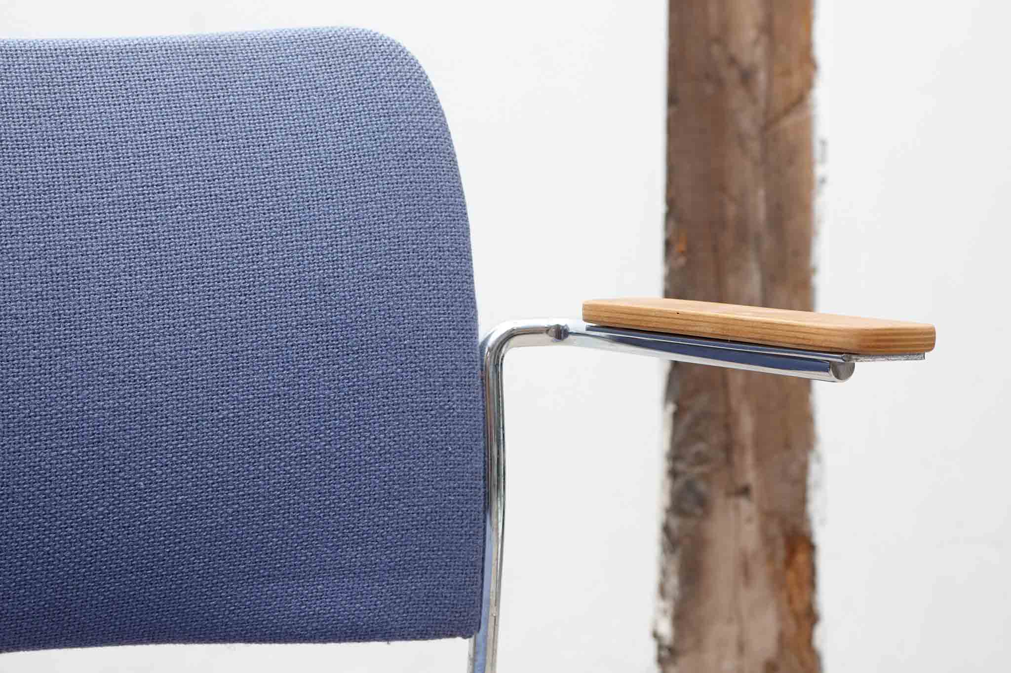 Chaise Howe 4/40 bleue par David Rowland