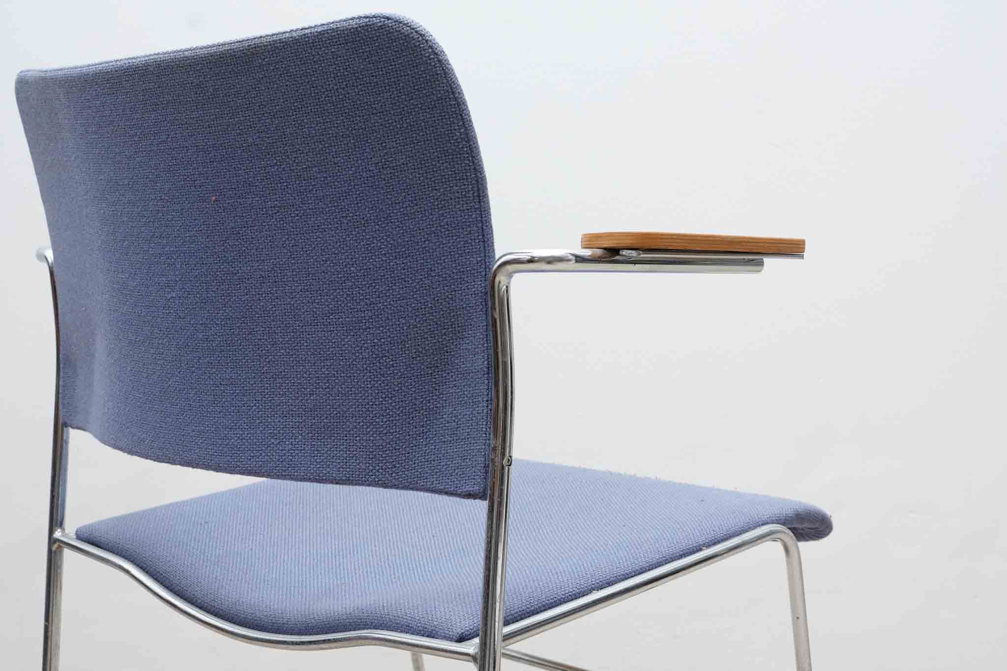 Chaise Howe 4/40 bleue par David Rowland