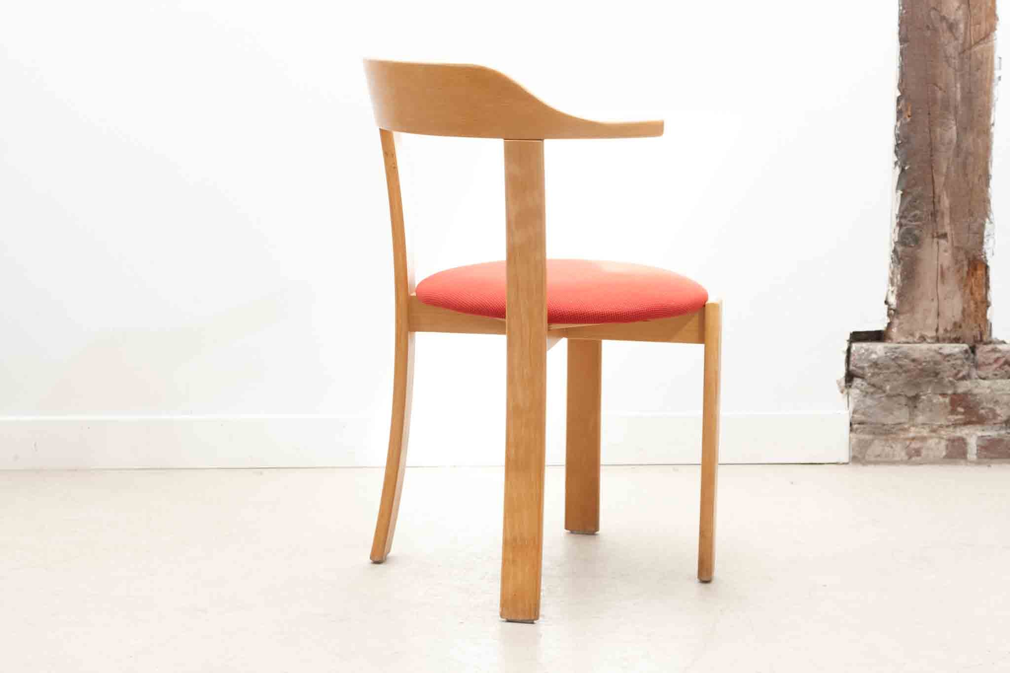 Chaise style Bruno Rey Horn tapissée rouge et hêtre