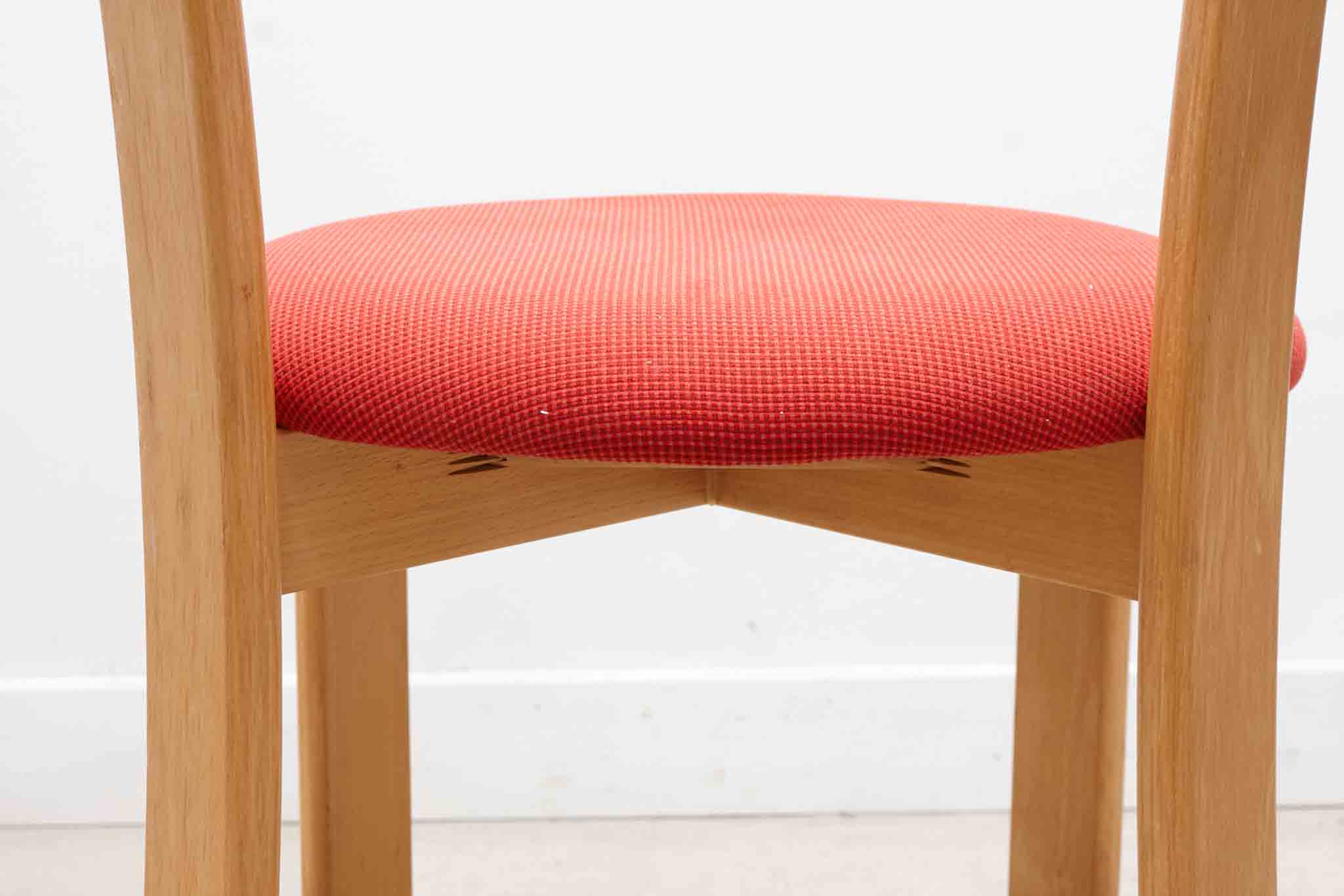 Chaise style Bruno Rey Horn tapissée rouge et hêtre