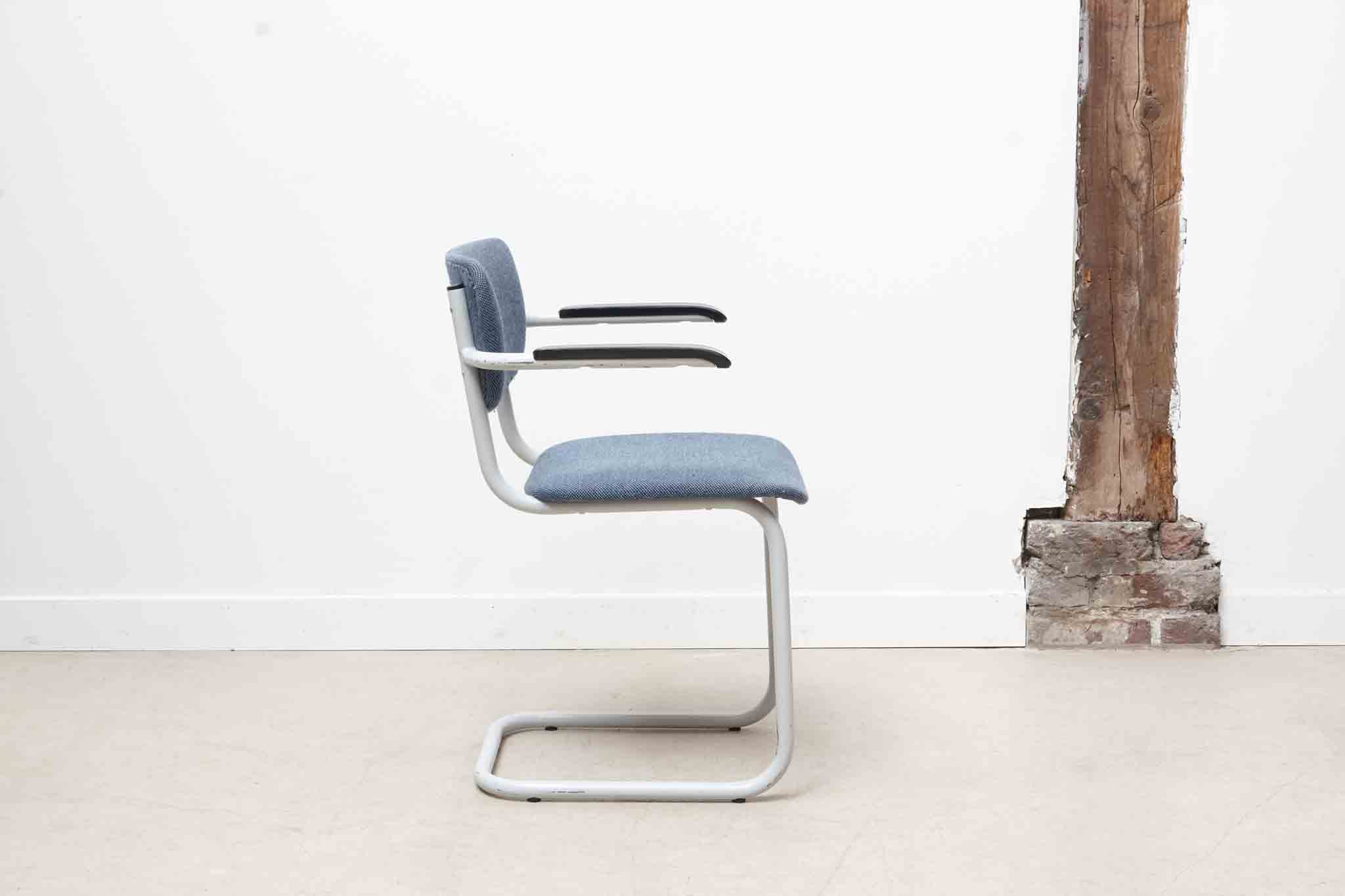 Pagholz S-shaped chair