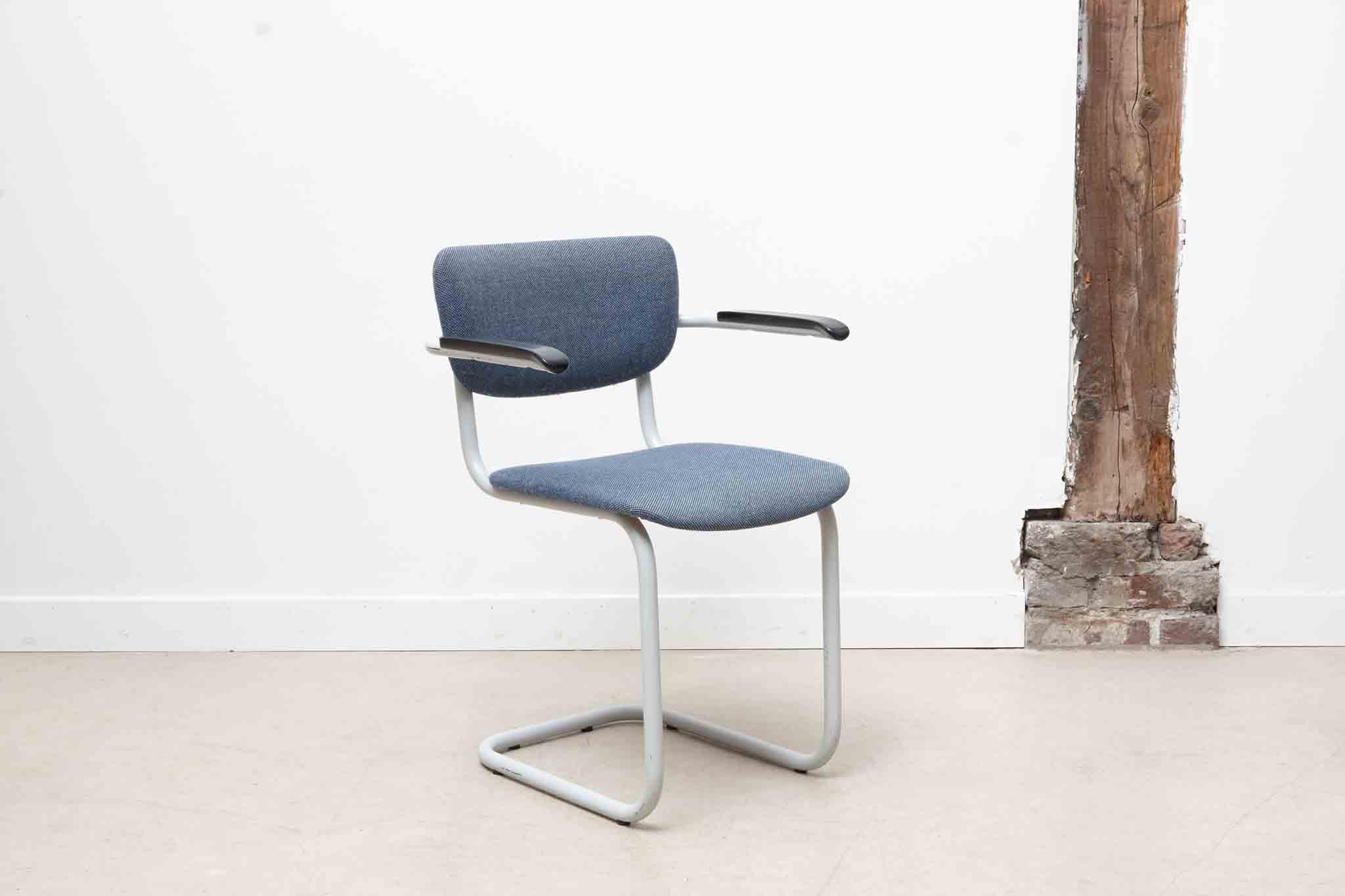 Pagholz S-shaped chair