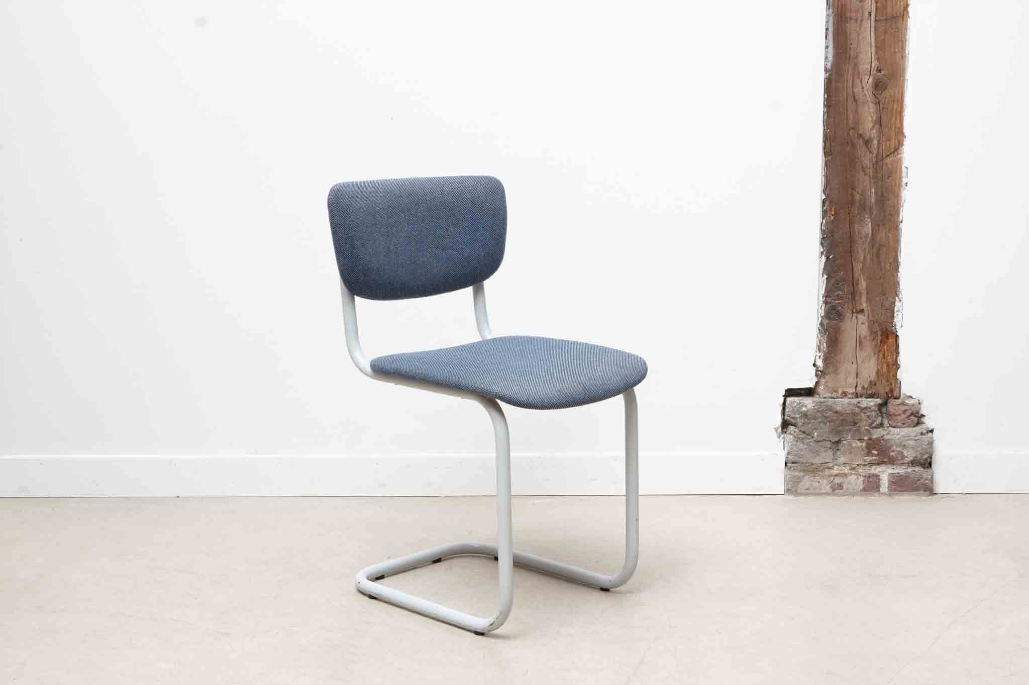 Pagholz S-shaped chair