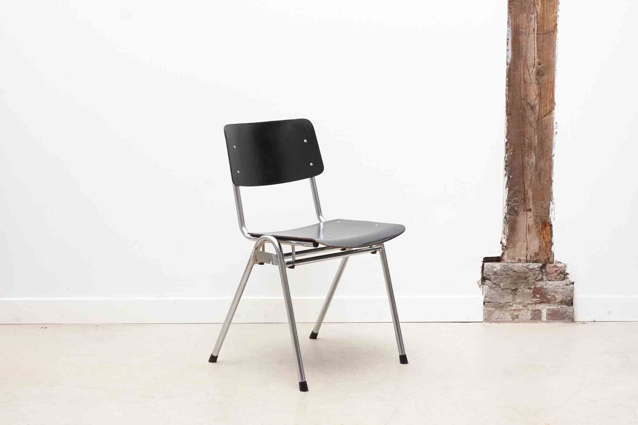 Chaise Eromes empilable noire / chrome