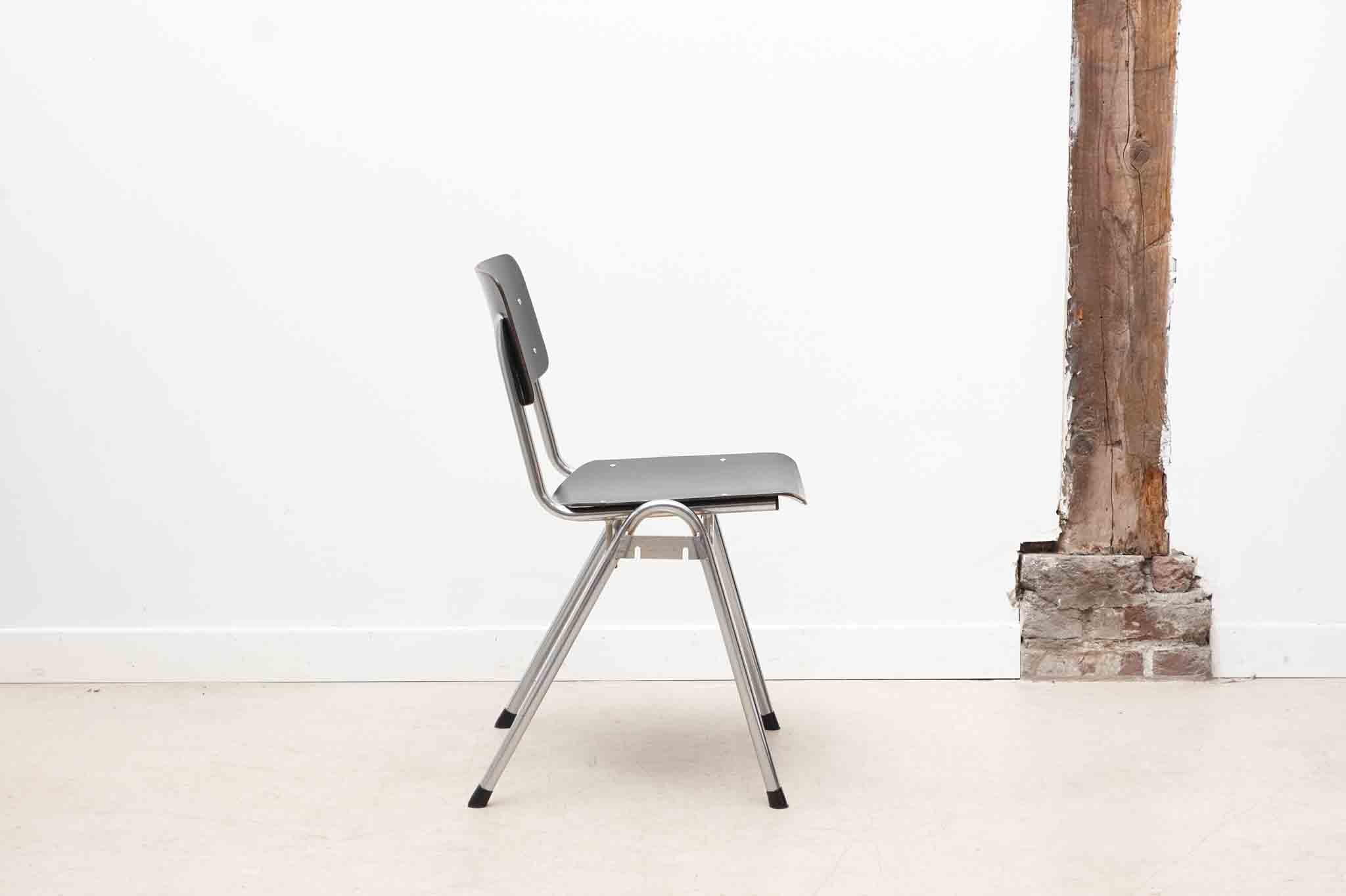 Chaise Eromes empilable noire / chrome