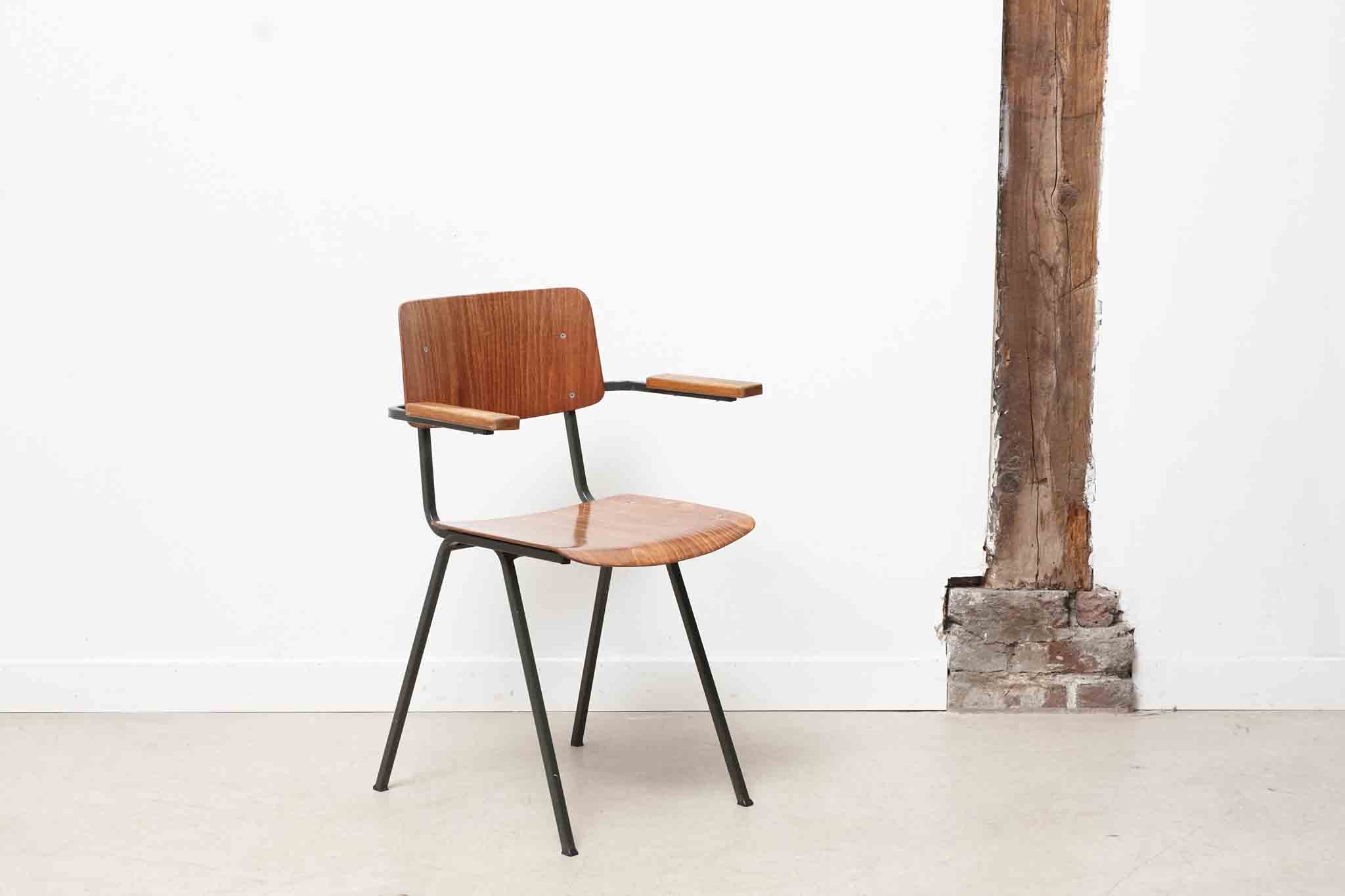 Eromes F6 chair