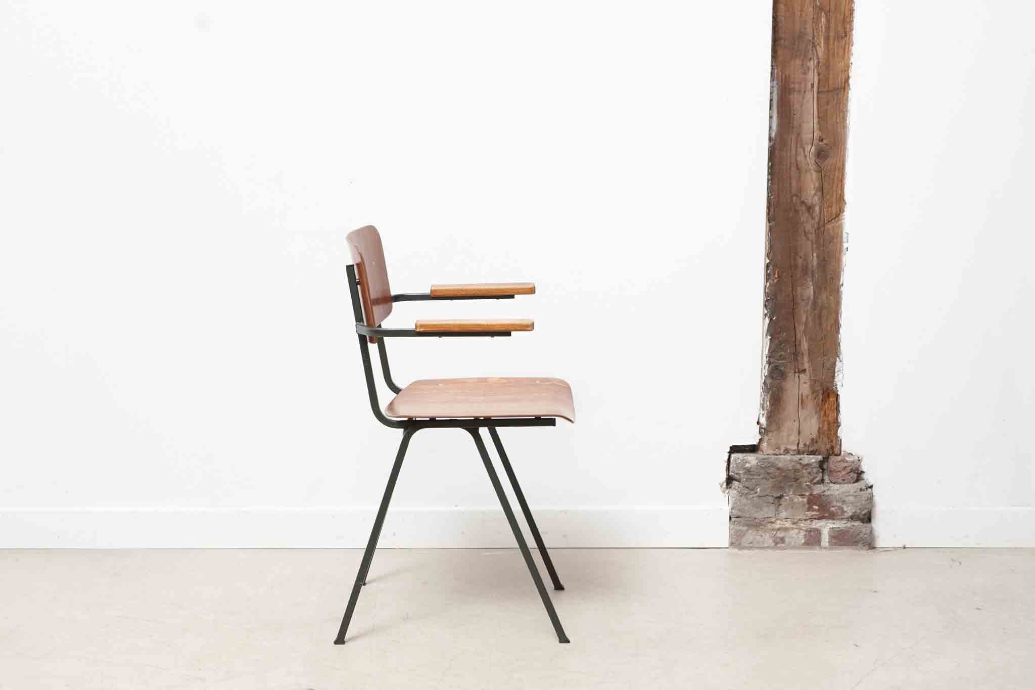 Eromes F6 chair