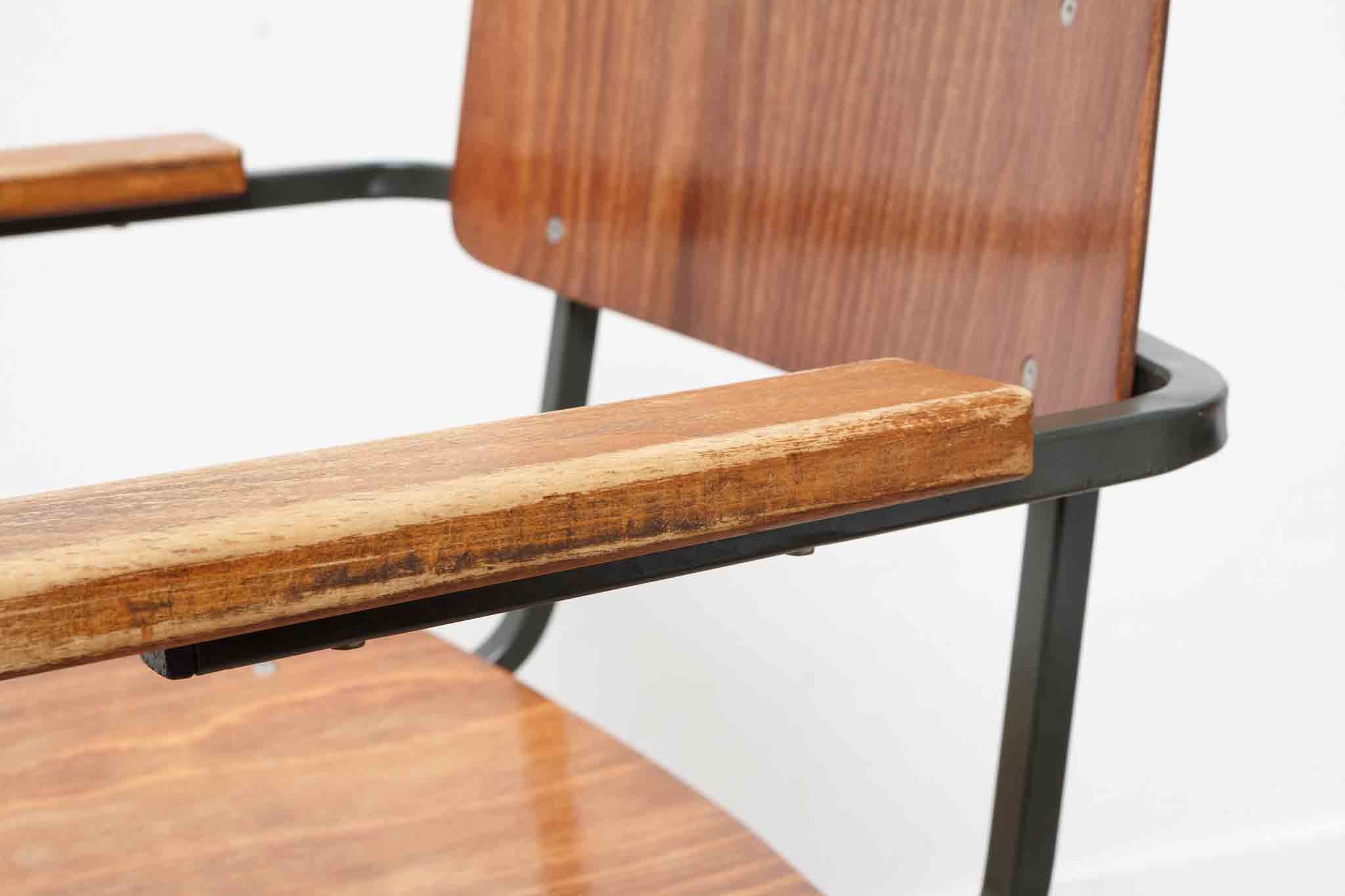 Eromes F6 chair