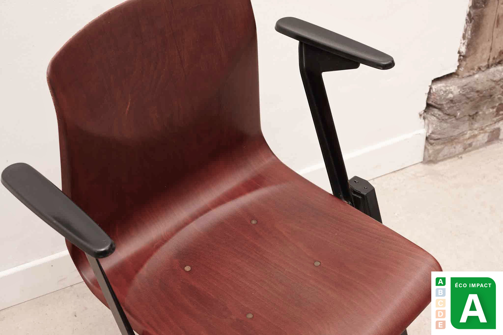 Chaise Galvanitas S22 accoudoirs acajou et noir