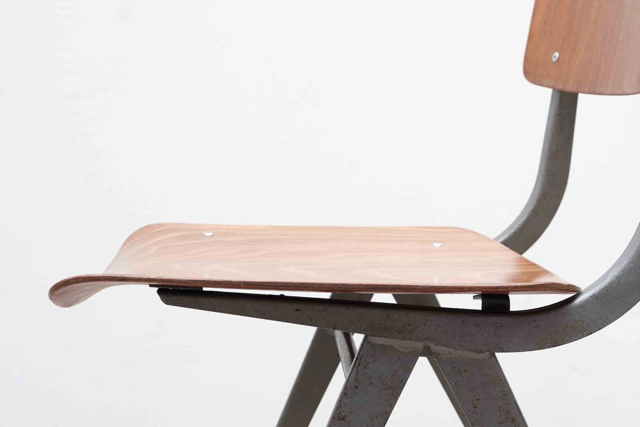 Chaise style Friso Kramer chêne et gris