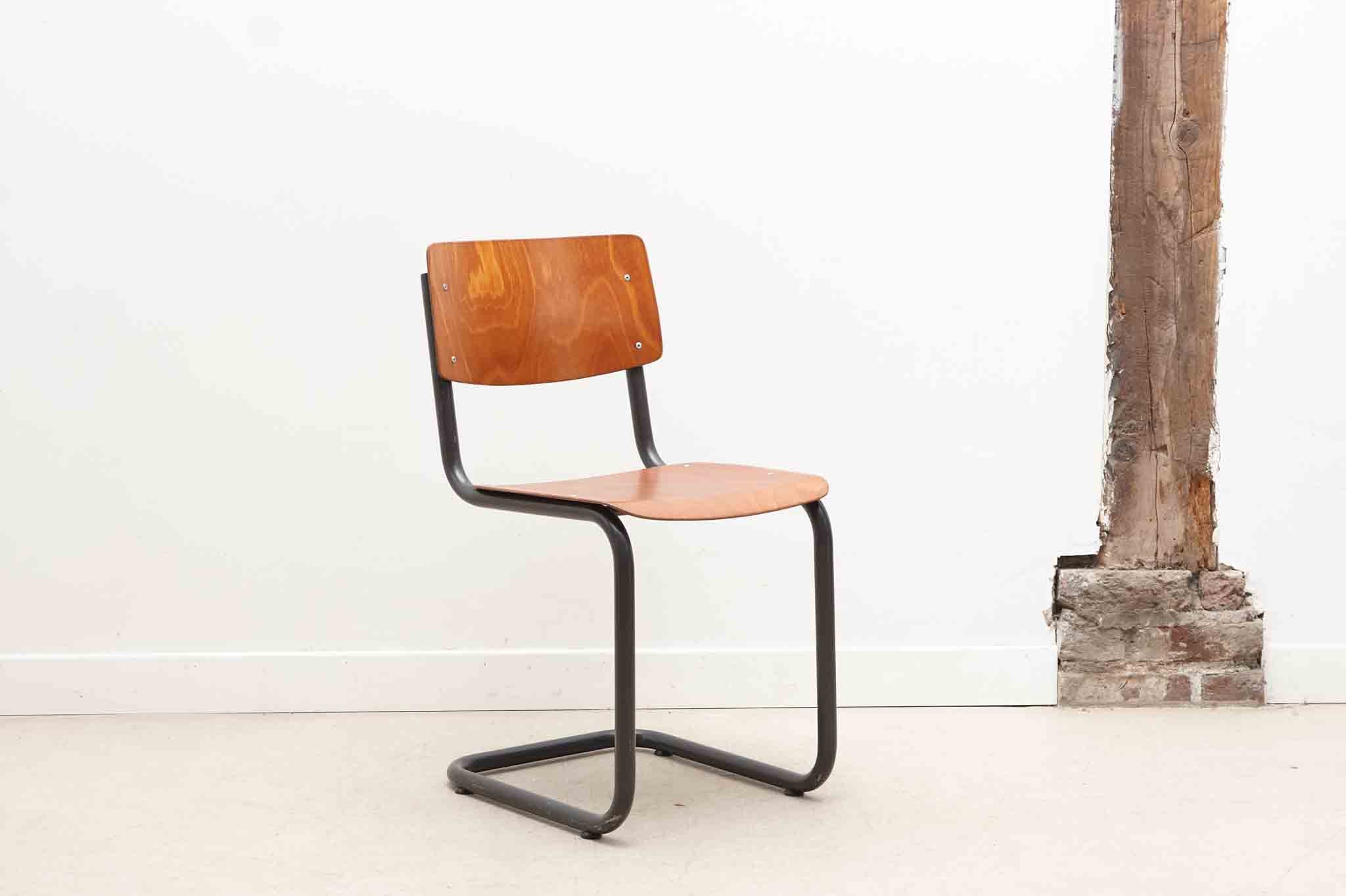 Pagholz S-shaped chair