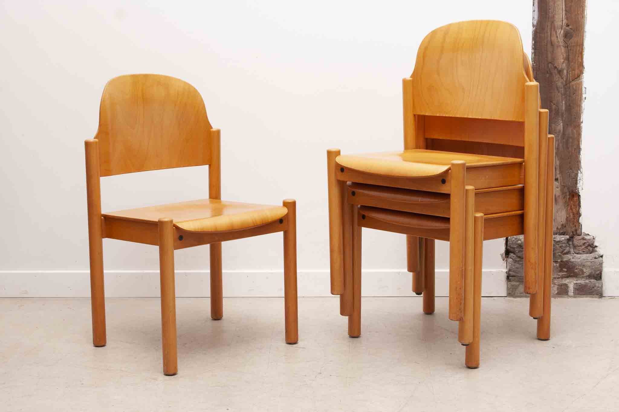 Chaise style scandinave en bois clair courbé