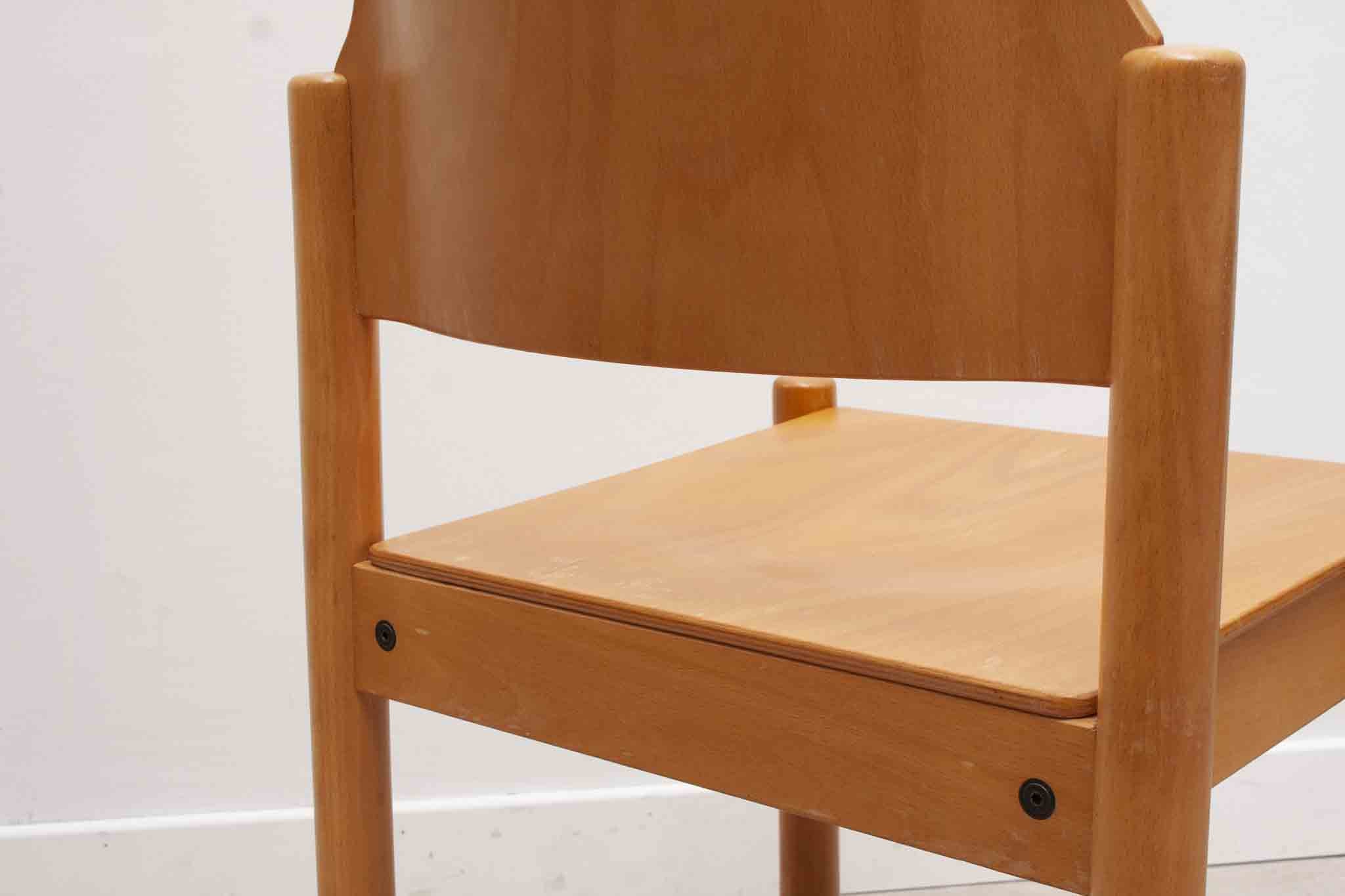 Chaise style scandinave en bois clair courbé