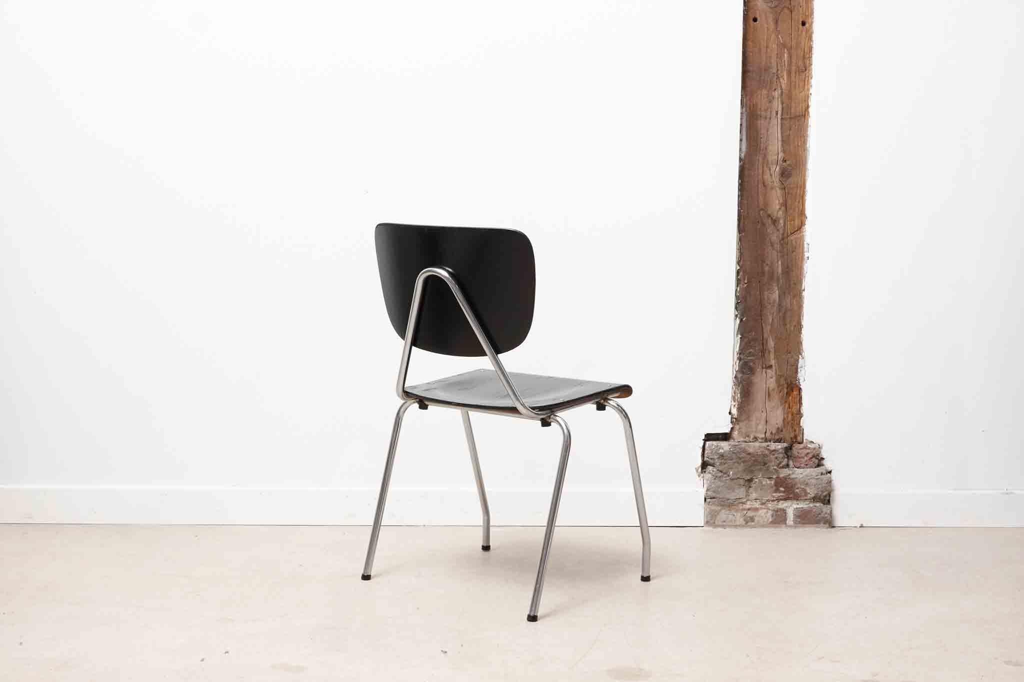 Chaise Kho Liang Le noire