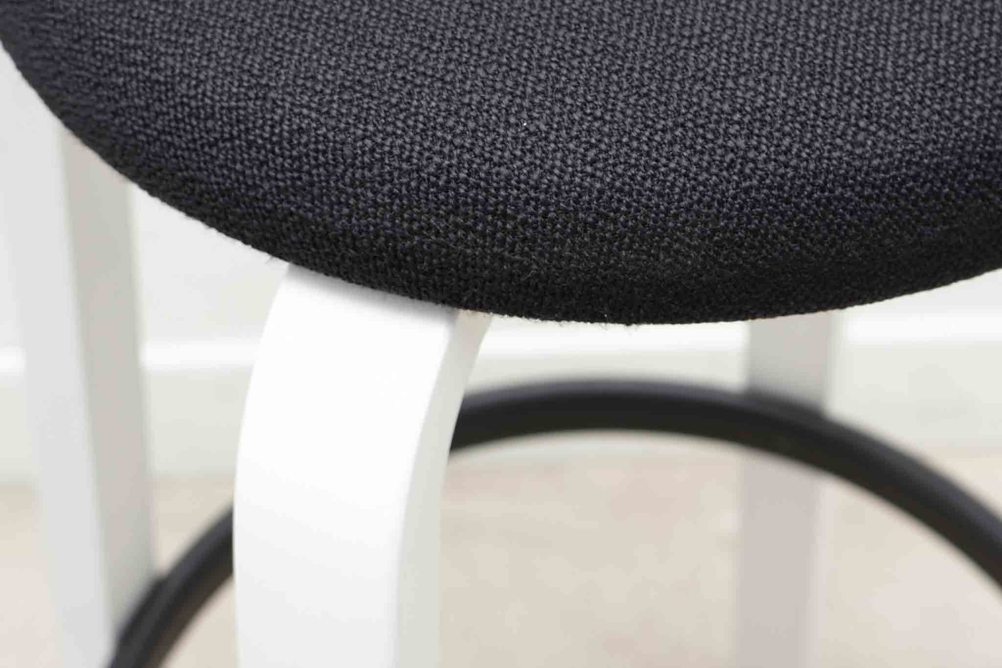 Tabouret Alvar Aalto 64 pour Artek
