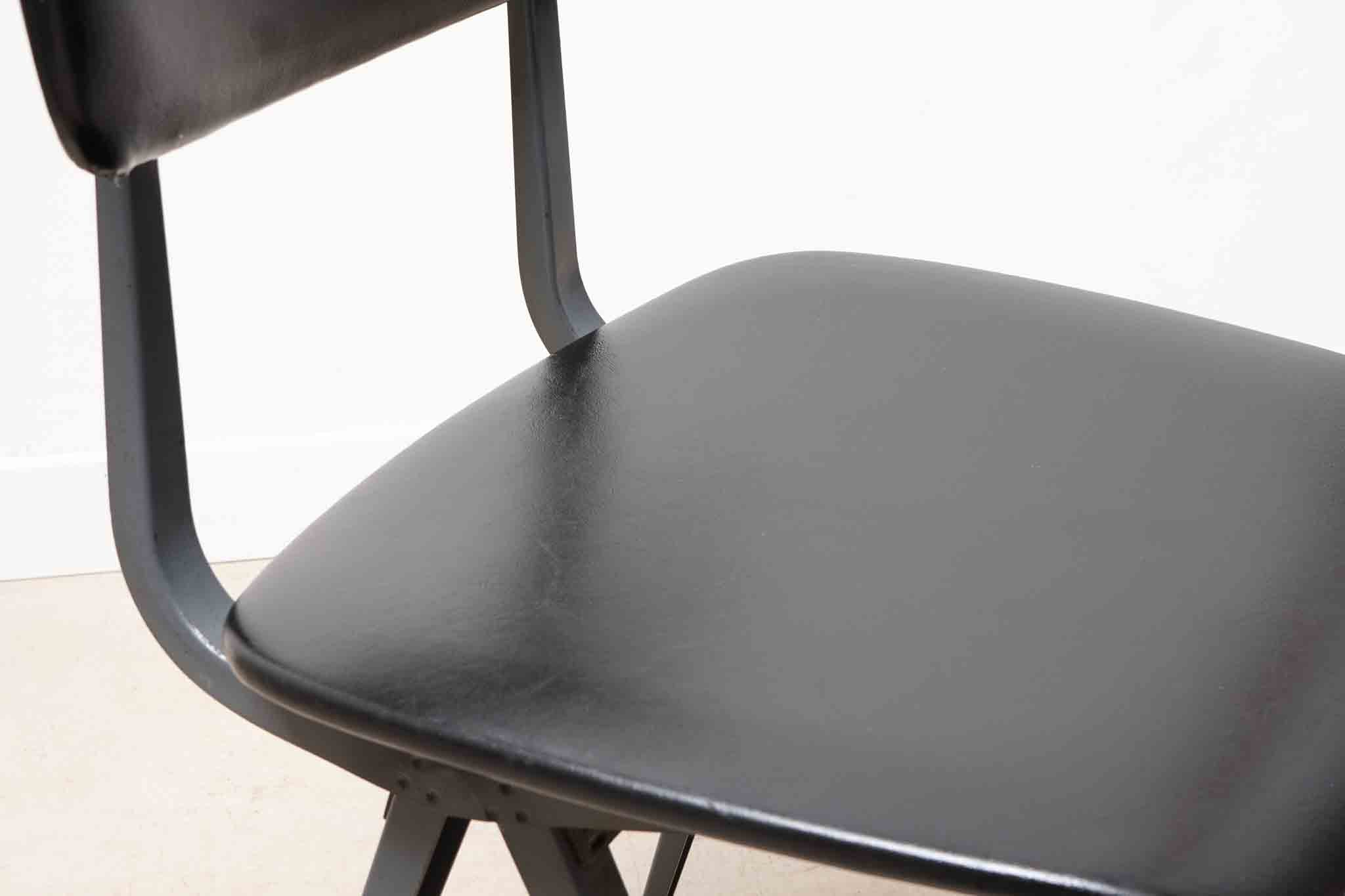 Chair "Result" Friso Kramer burgundy faux leather