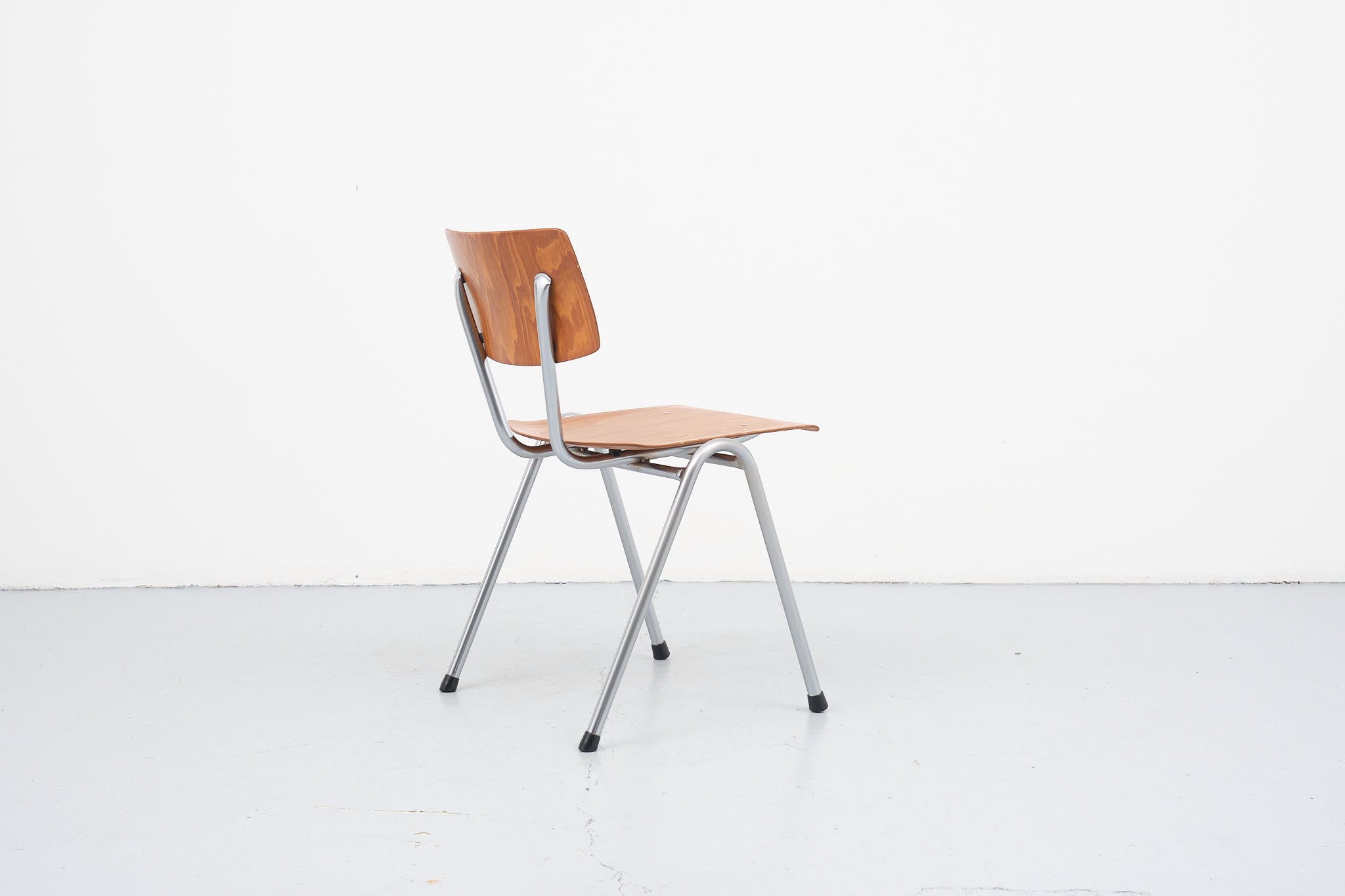 Chaise Eromes tube en v chêne