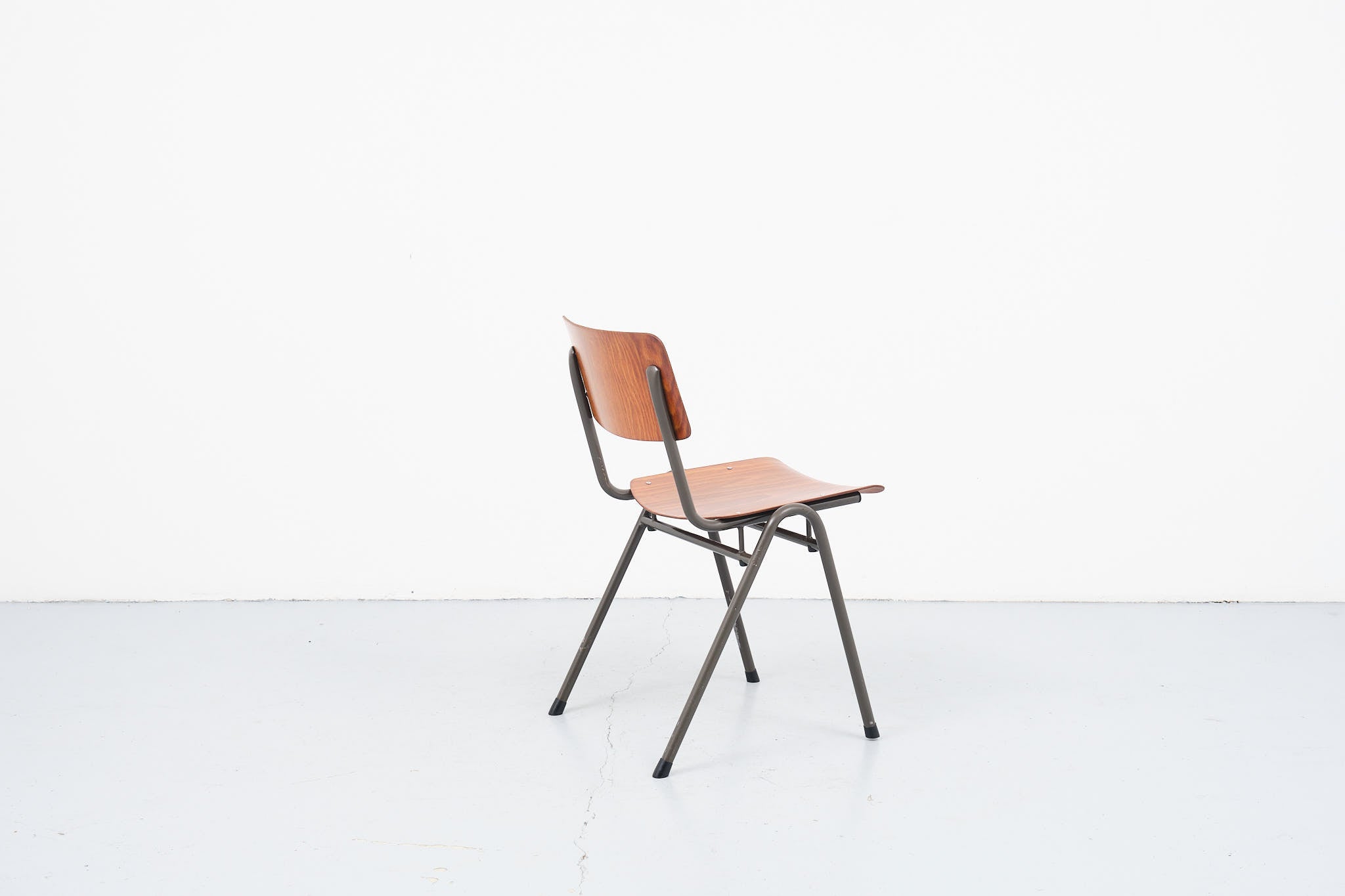 Eromes F4 oak chair